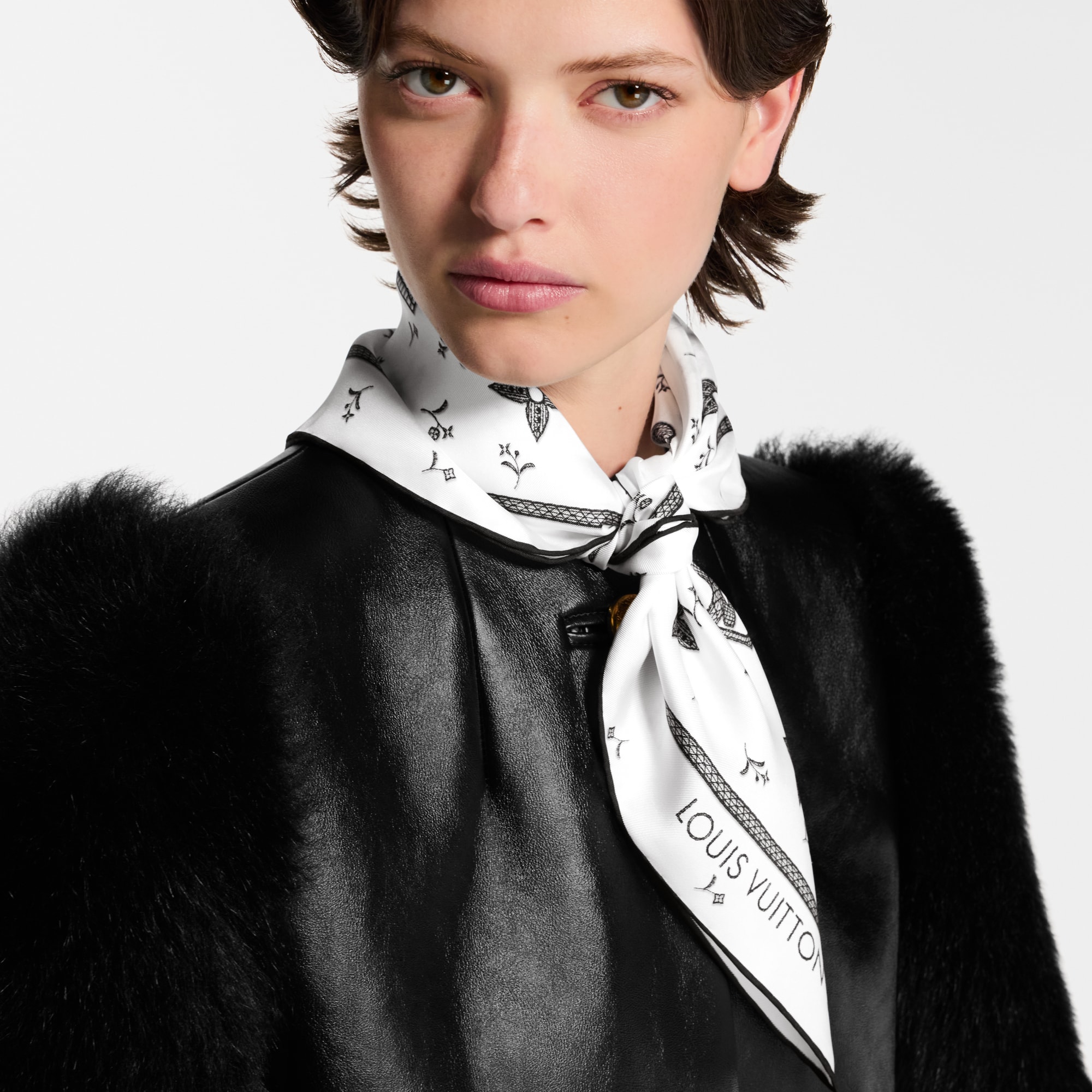 S00 Accessories Silk Squares and Bandeaus  Monogram Romance Square 70 | Louis Vuitton ® (Product zoom)