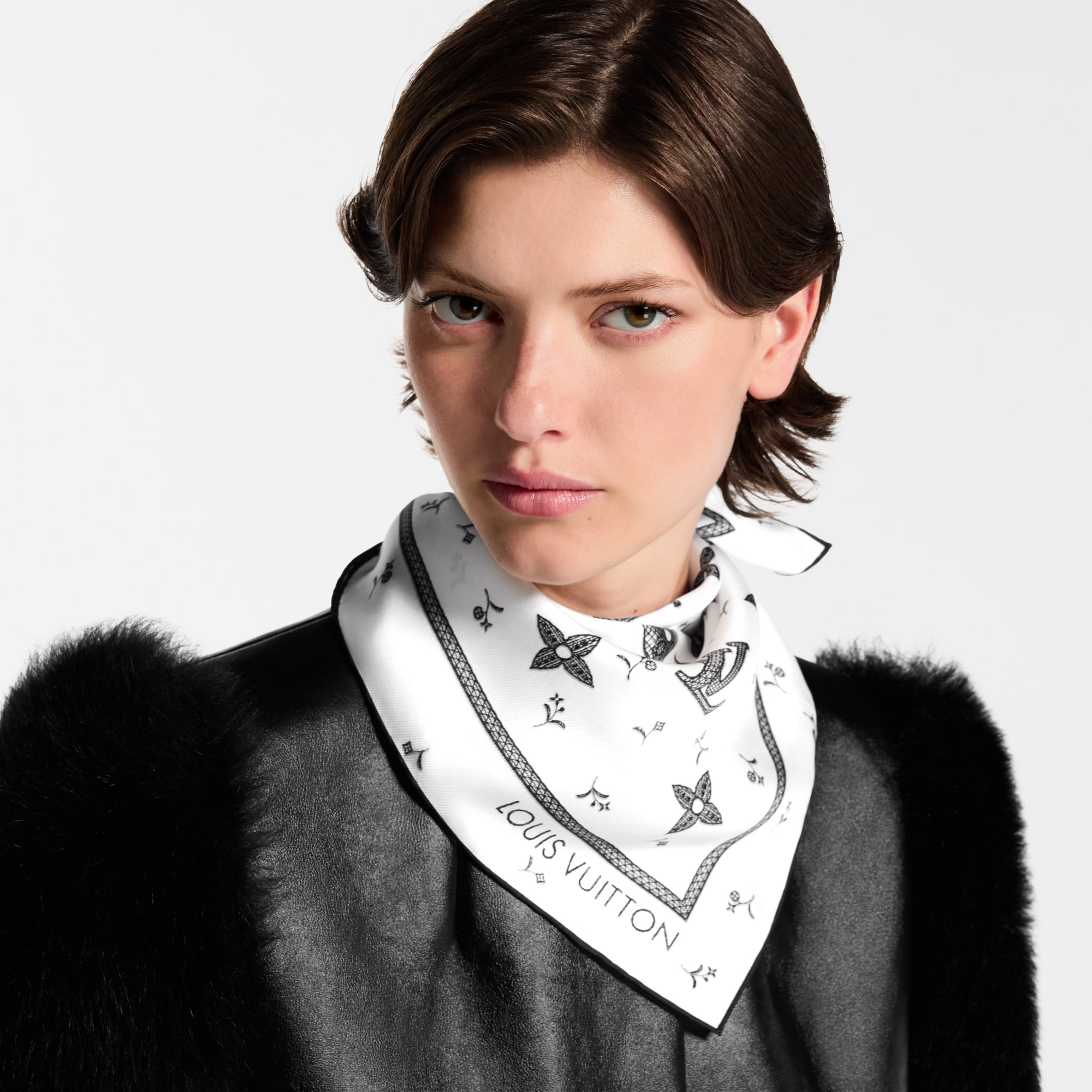 S00 Accessories Silk Squares and Bandeaus  Monogram Romance Square 70 | Louis Vuitton ® (Product zoom)