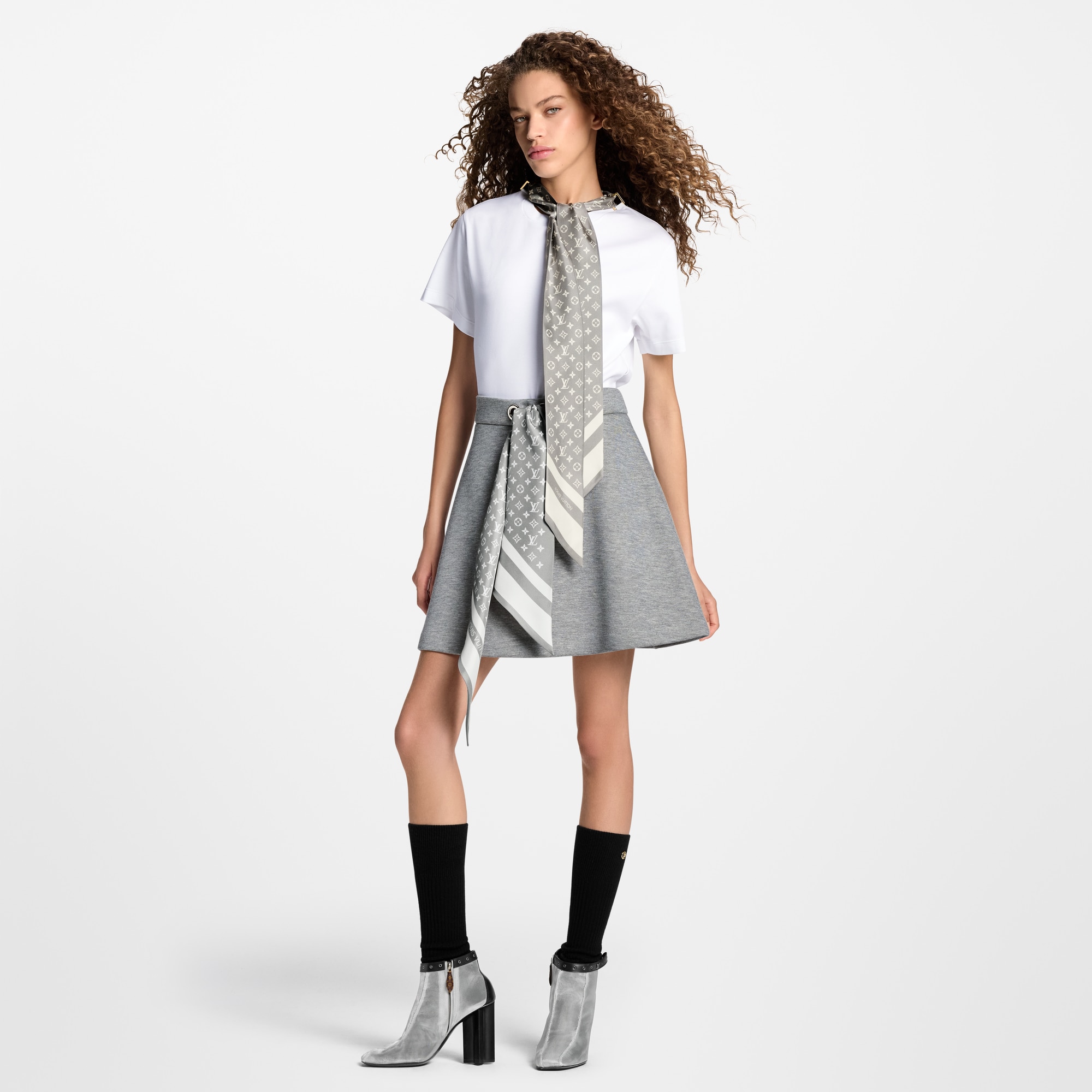  Ready-to-Wear Tops Monogram Scarf T-Shirt | Louis Vuitton ® (Product zoom)