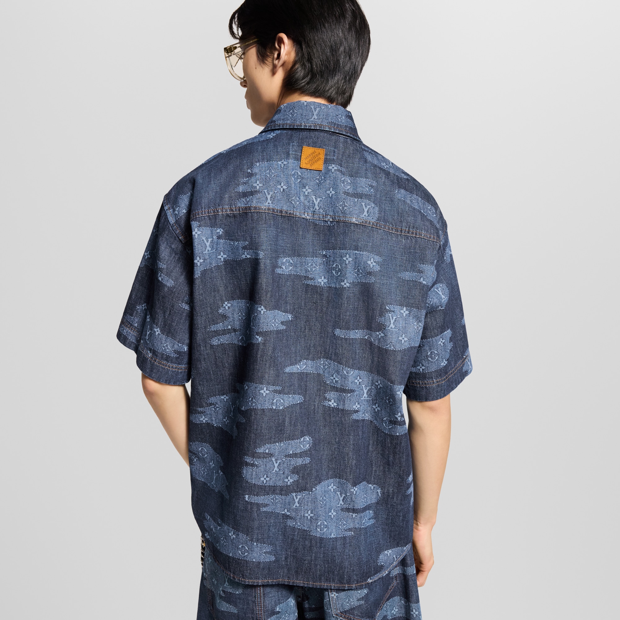  Ready-to-Wear Denim Monogram Short-Sleeved Chambray Shirt | Louis Vuitton ® (Product zoom)