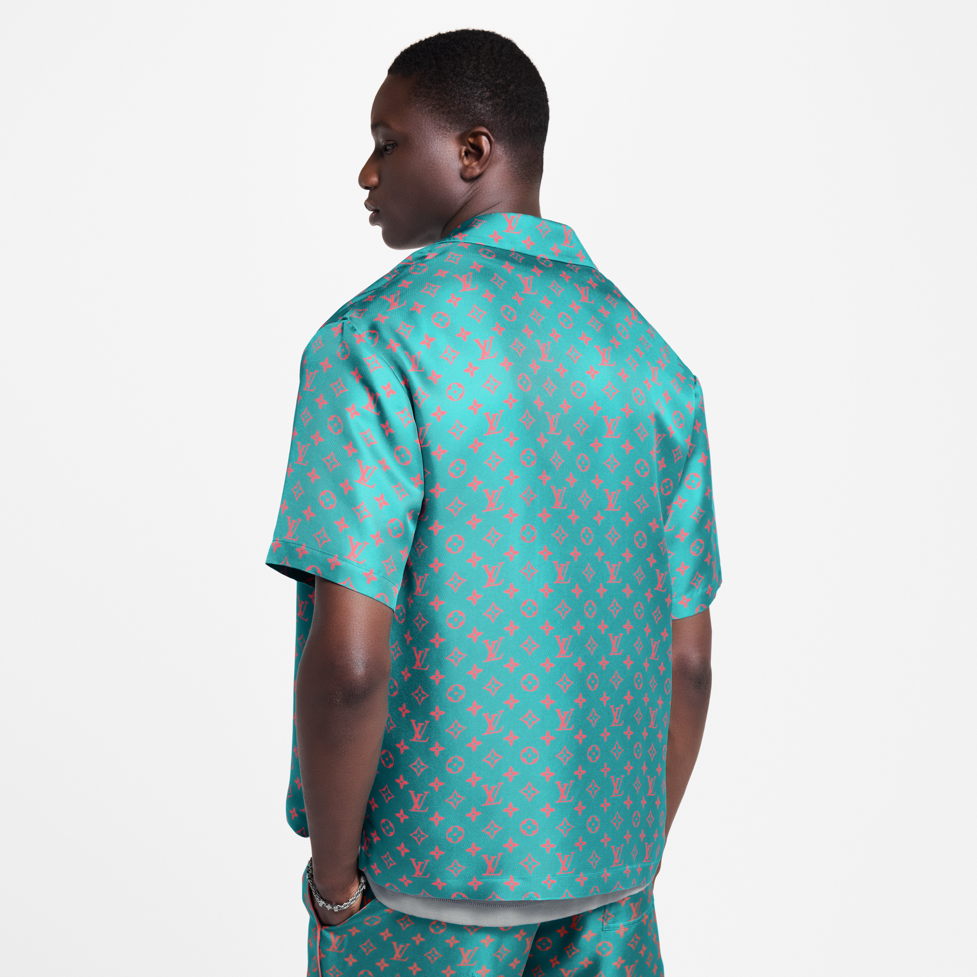  Ready-to-Wear Shirts Monogram Short-Sleeved Silk Shirt | Louis Vuitton ® (Product zoom)