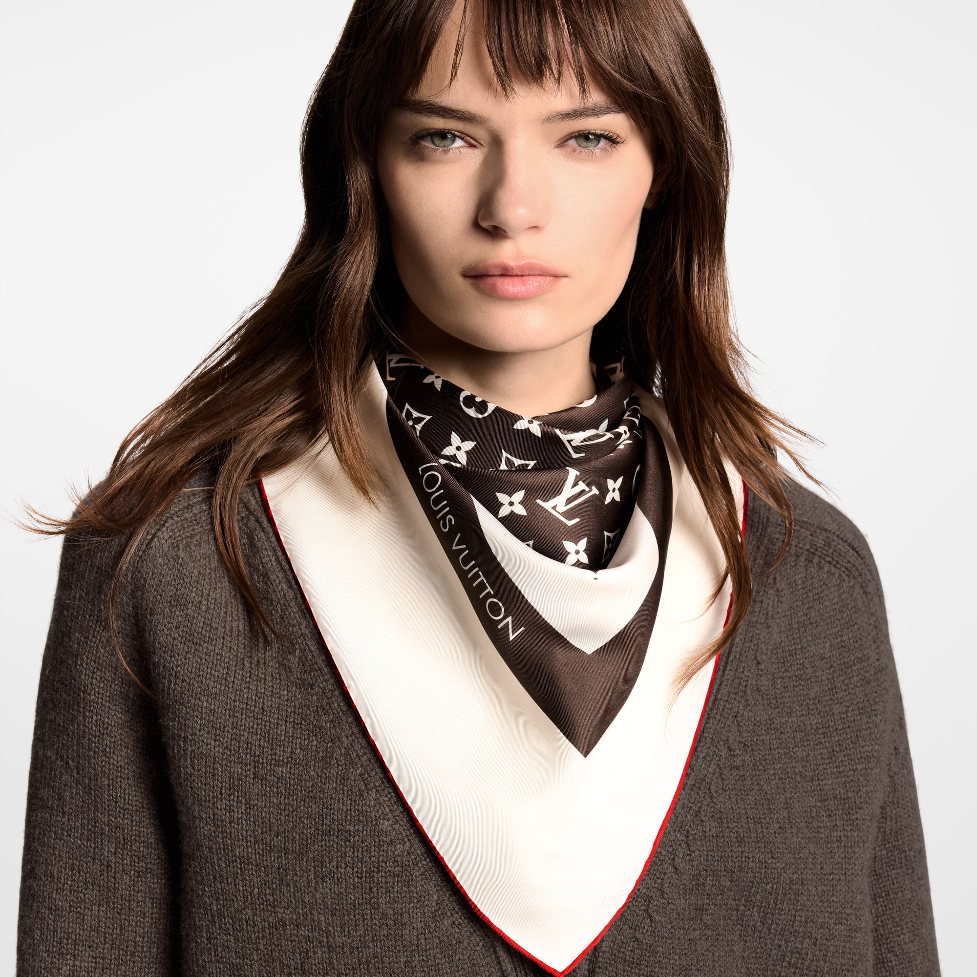 S00 Accessories Silk Squares and Bandeaus  Monogram Silhouette Square 70 | Louis Vuitton ® (Product zoom)