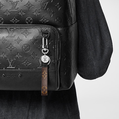 S00 Accessories Key Holders and Bag Charms Monogram Slim Dragonne Bag Charm And Key Holder | Louis Vuitton ® (Product zoom)