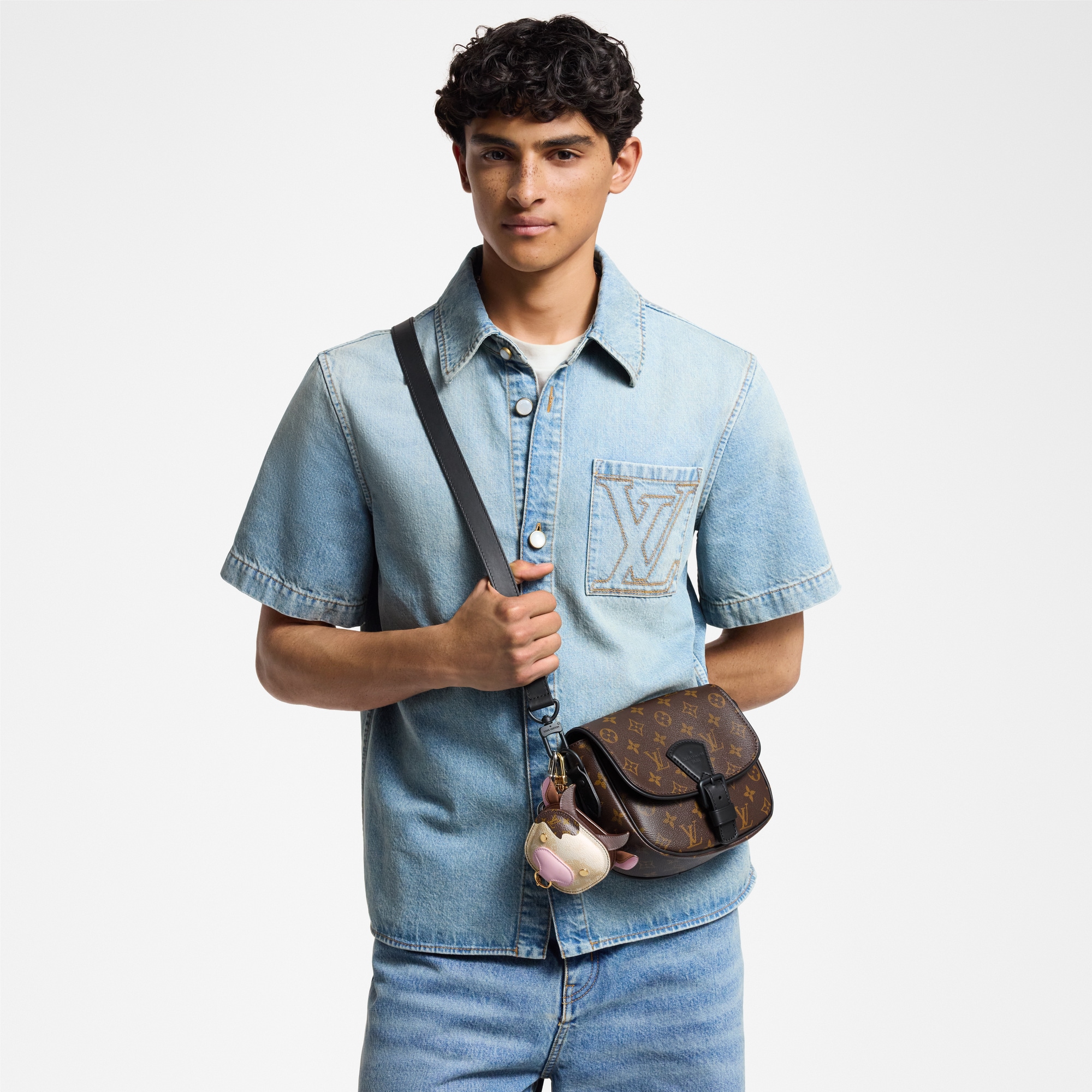 Monogram Macassar Canvas Bags All Collections Montsouris Messenger PM​ | Louis Vuitton ® (Product zoom)