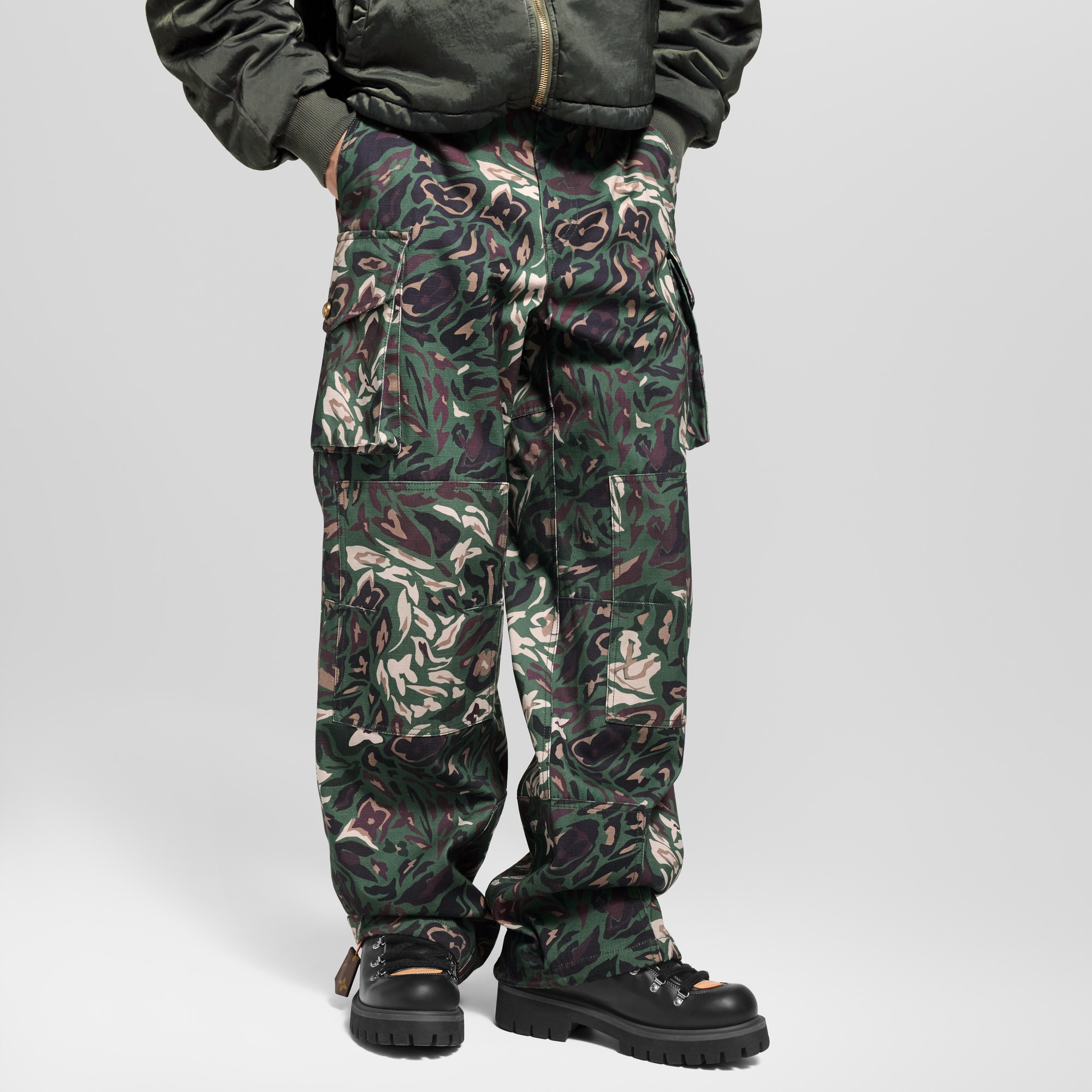  Ready-to-Wear Pants Multi Pocket Cargo Pants | Louis Vuitton ® (Product zoom)