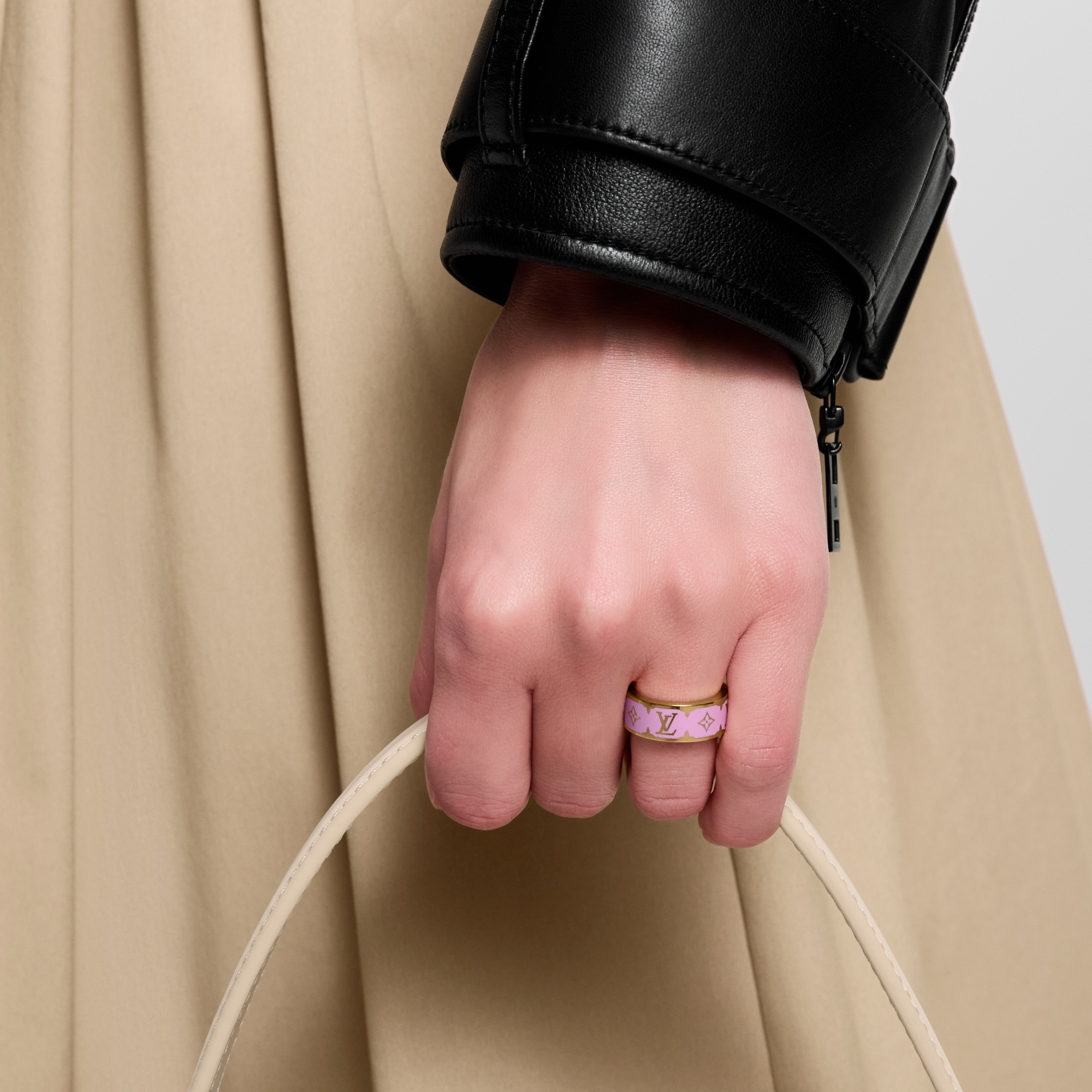 S00 Fashion Jewelry Rings Nanogram Enamel Ring | Louis Vuitton ® (Product zoom)