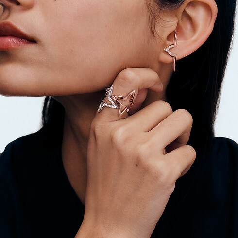 Categories Rings Ombre Blossom Open Ring, White Gold and Diamonds | Louis Vuitton ® (Product zoom)