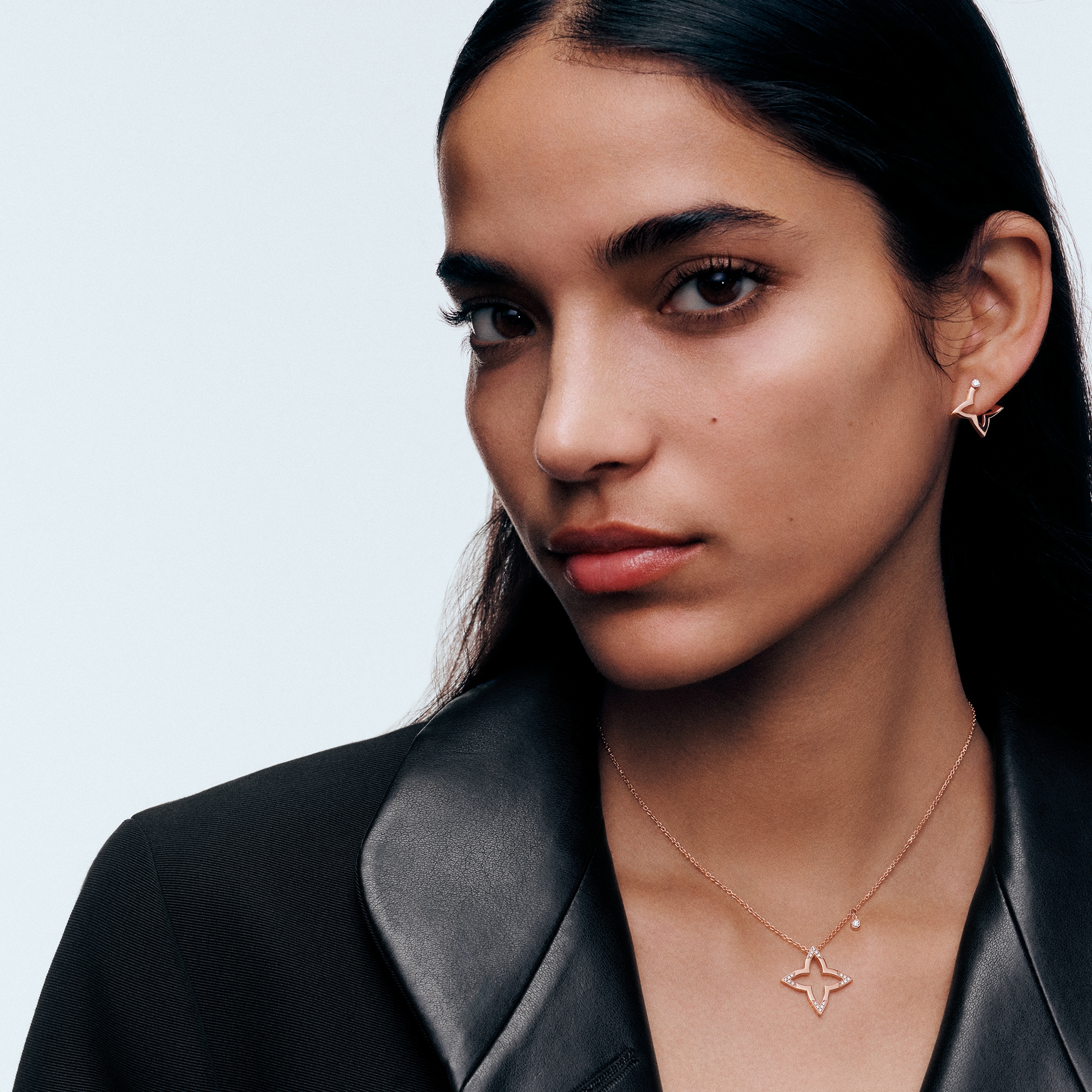 Categories Necklaces and Pendants  Ombre Blossom Pendant, Pink Gold and Diamonds | Louis Vuitton ® (Product zoom)
