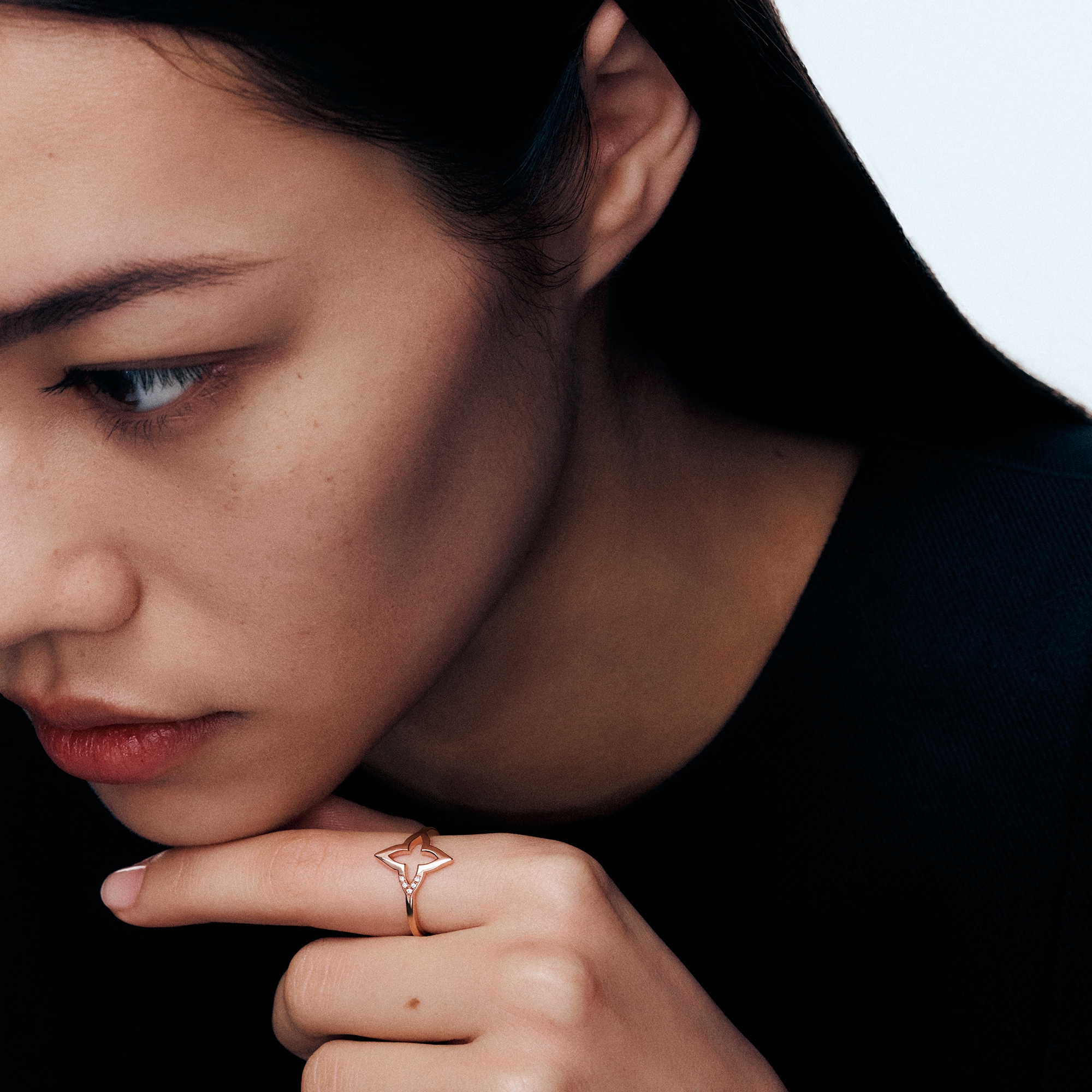  Categories Rings Ombre Blossom Ring, Pink Gold and Diamonds | Louis Vuitton ® (Product zoom)