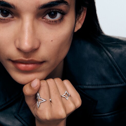 Categories Rings Ombre Blossom Ring, White Gold and Diamonds | Louis Vuitton ® (Product zoom)