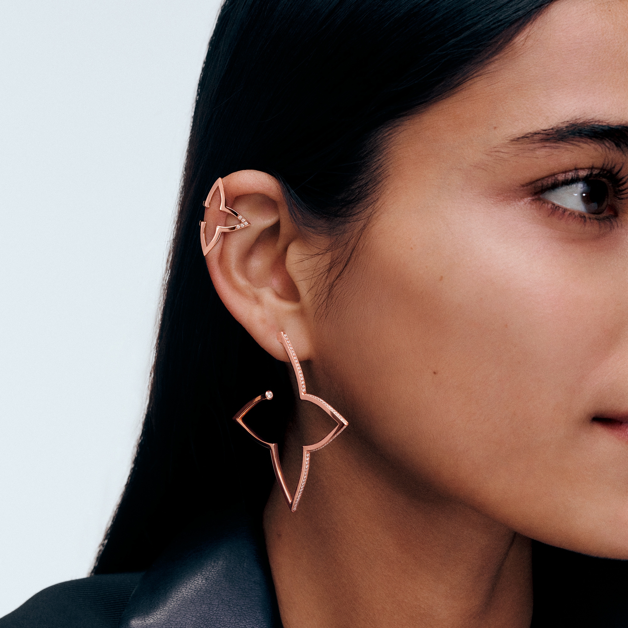  Categories Earrings Ombre Blossom XL Hoops, Pink Gold and Diamonds | Louis Vuitton ® (Product zoom)