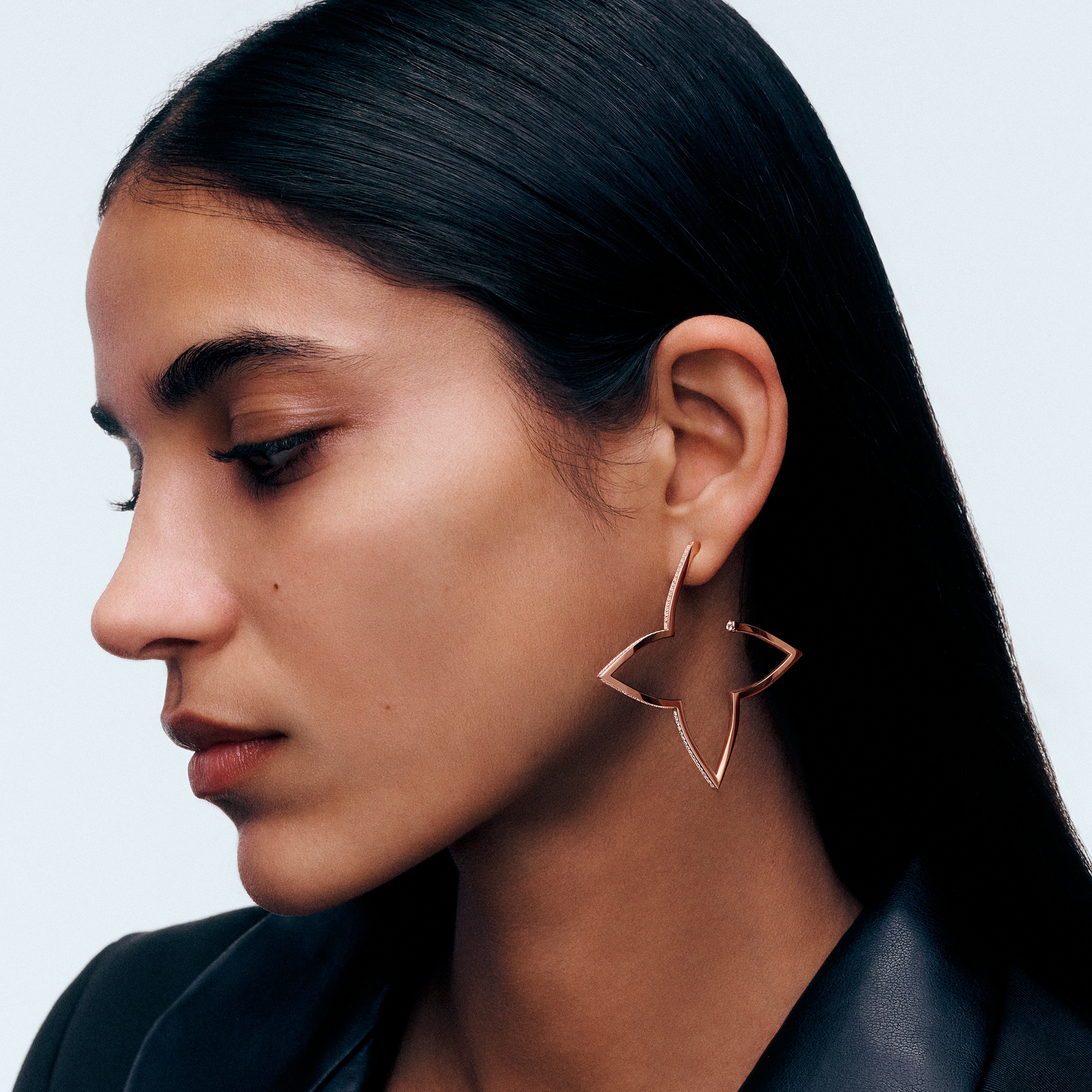  Categories Earrings Ombre Blossom XL Hoops, Pink Gold and Diamonds | Louis Vuitton ® (Product zoom)