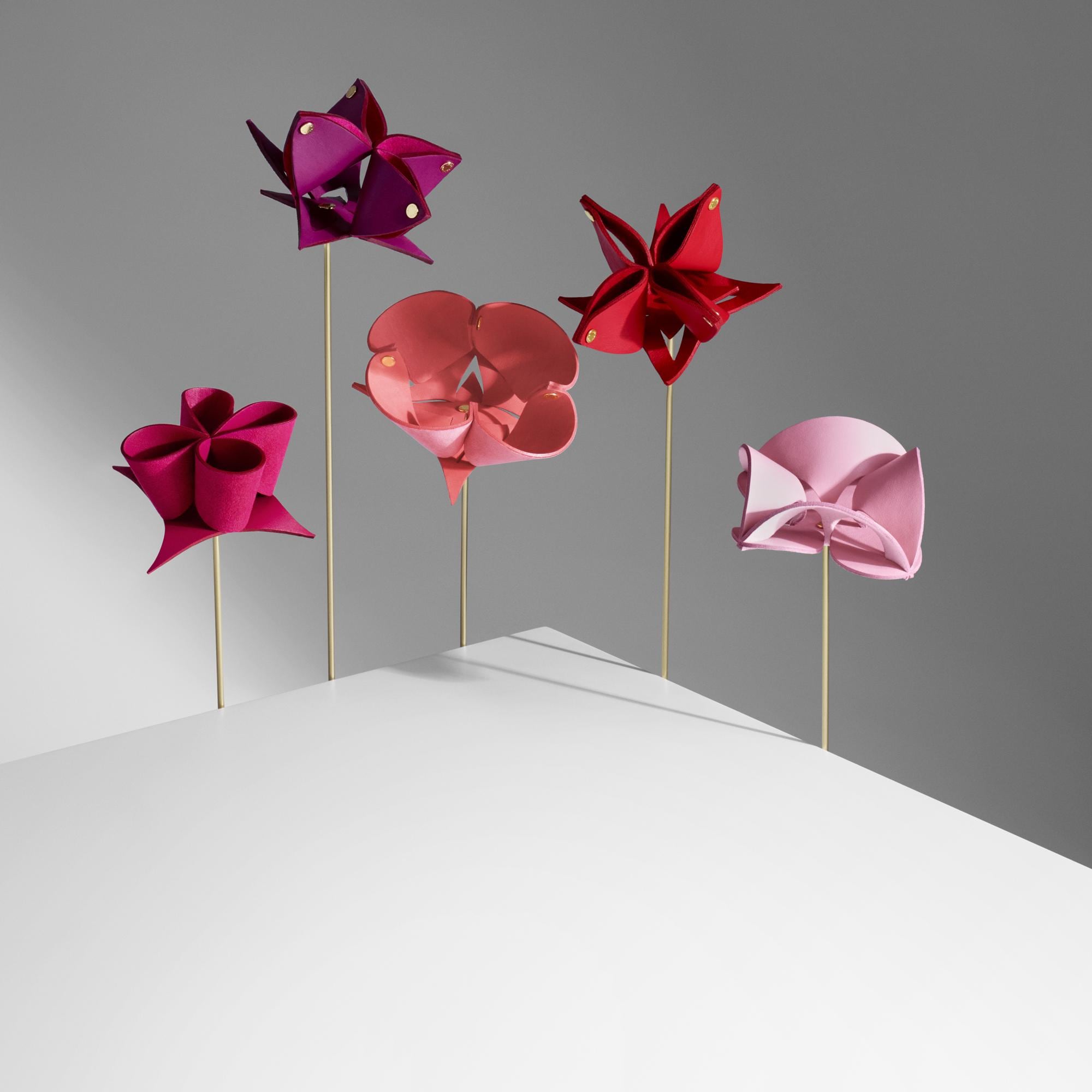  Home and Art of Dining Decoration Origami Flowers by Atelier Oï | Louis Vuitton ® (Product zoom)