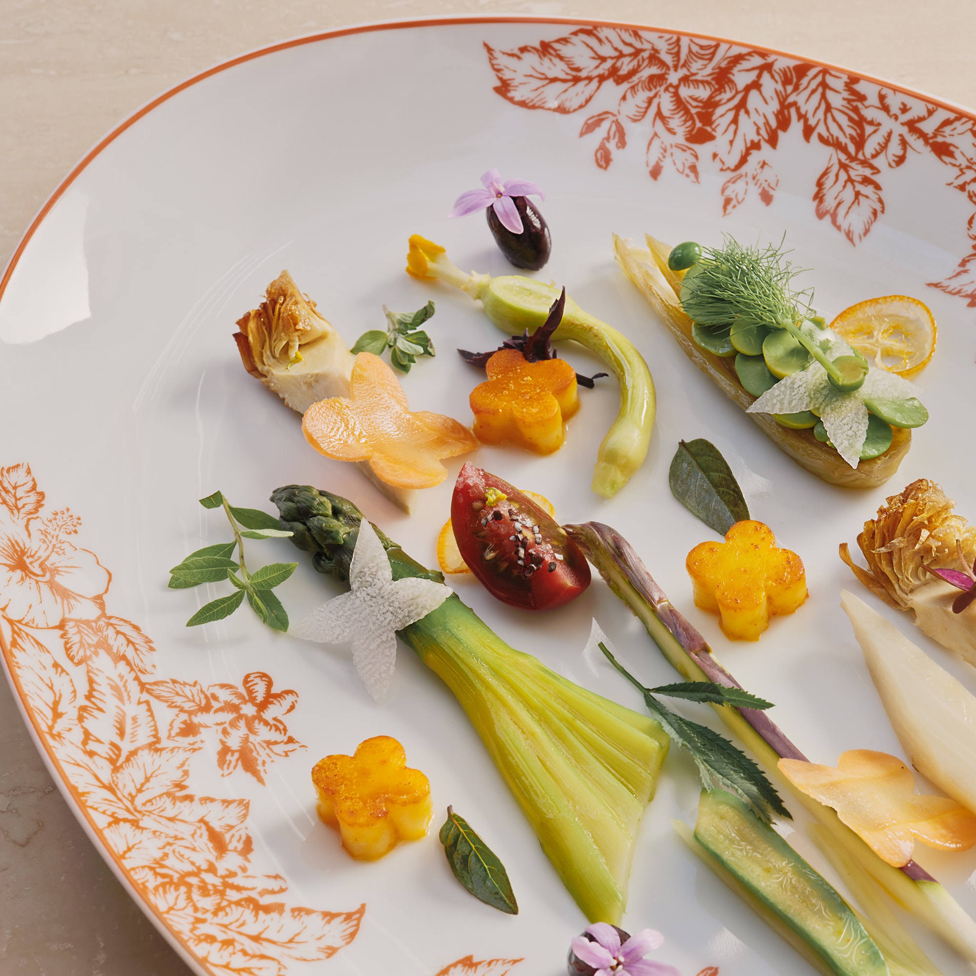  Home and Art of Dining Art of Dining Oval Plate LV By The Pool | Louis Vuitton ® (Product zoom)