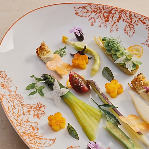 Home and Art of Dining Art of Dining Oval Plate LV By The Pool | Louis Vuitton ® (Product zoom)