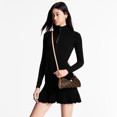 Monogram Small Leather Goods Wallets on Chain and Nano Bags Pochette Tirette | Louis Vuitton ® (Product zoom)