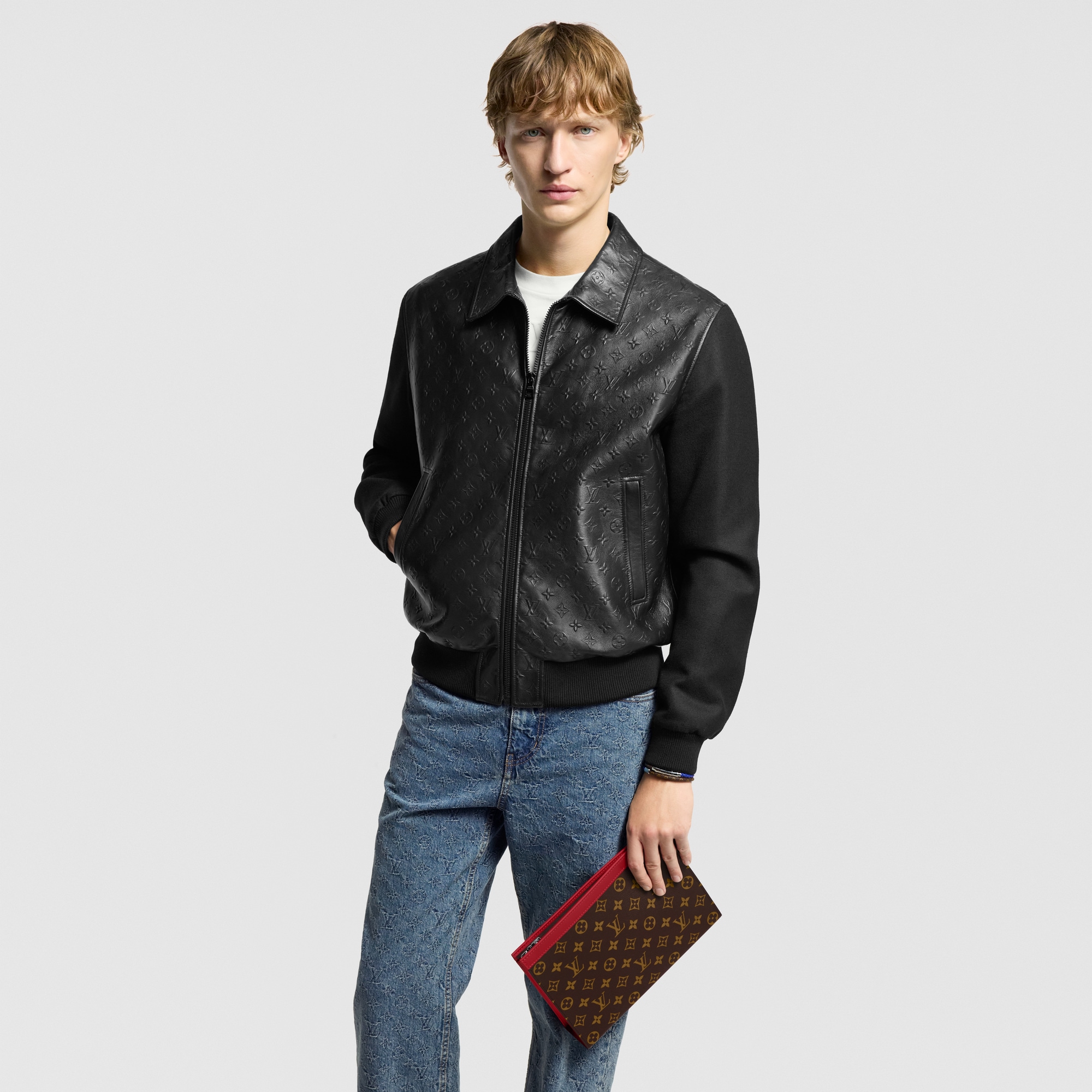 G73 Small Leather Goods Pouches Pochette Voyage MM | Louis Vuitton ® (Product zoom)