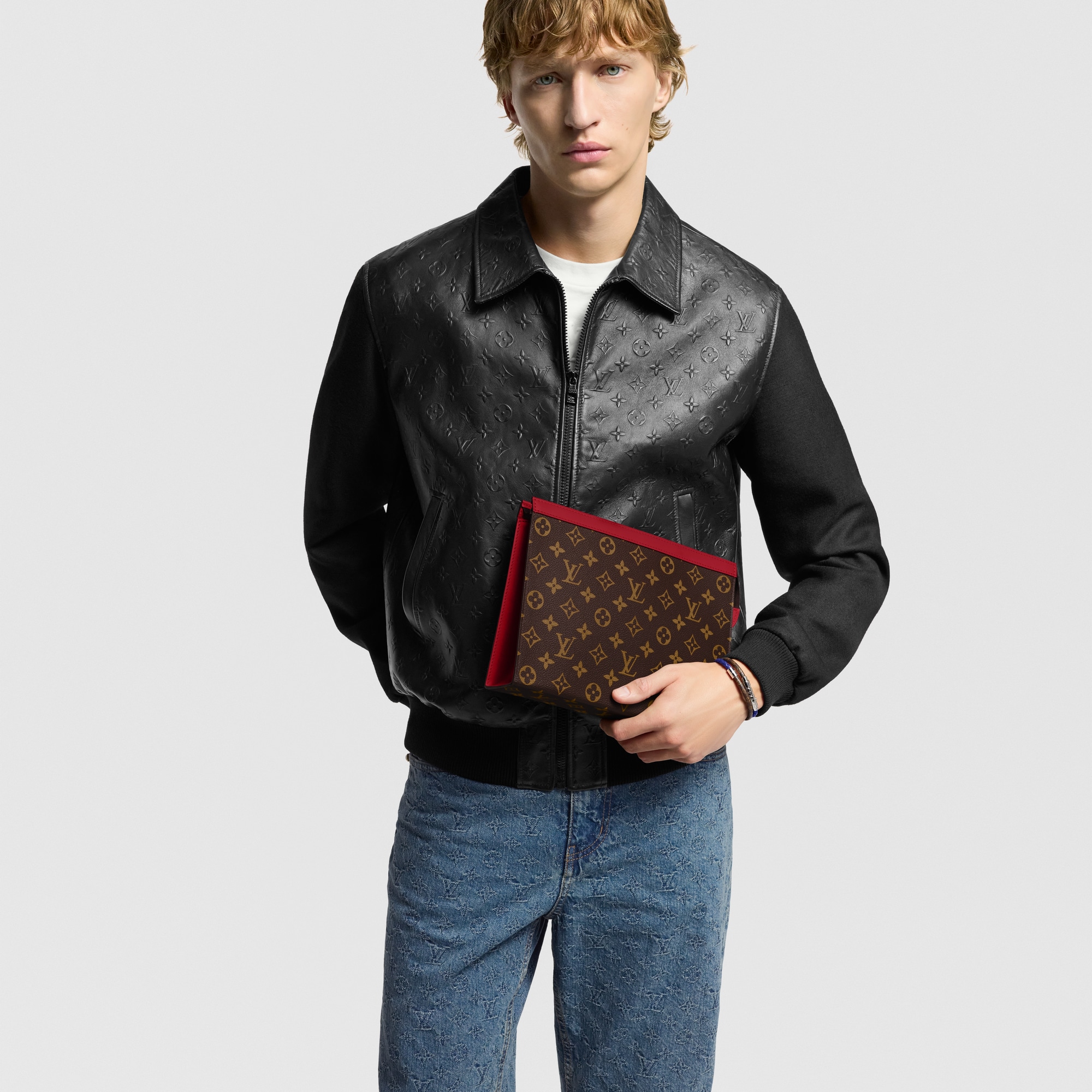 G73 Small Leather Goods Pouches Pochette Voyage MM | Louis Vuitton ® (Product zoom)