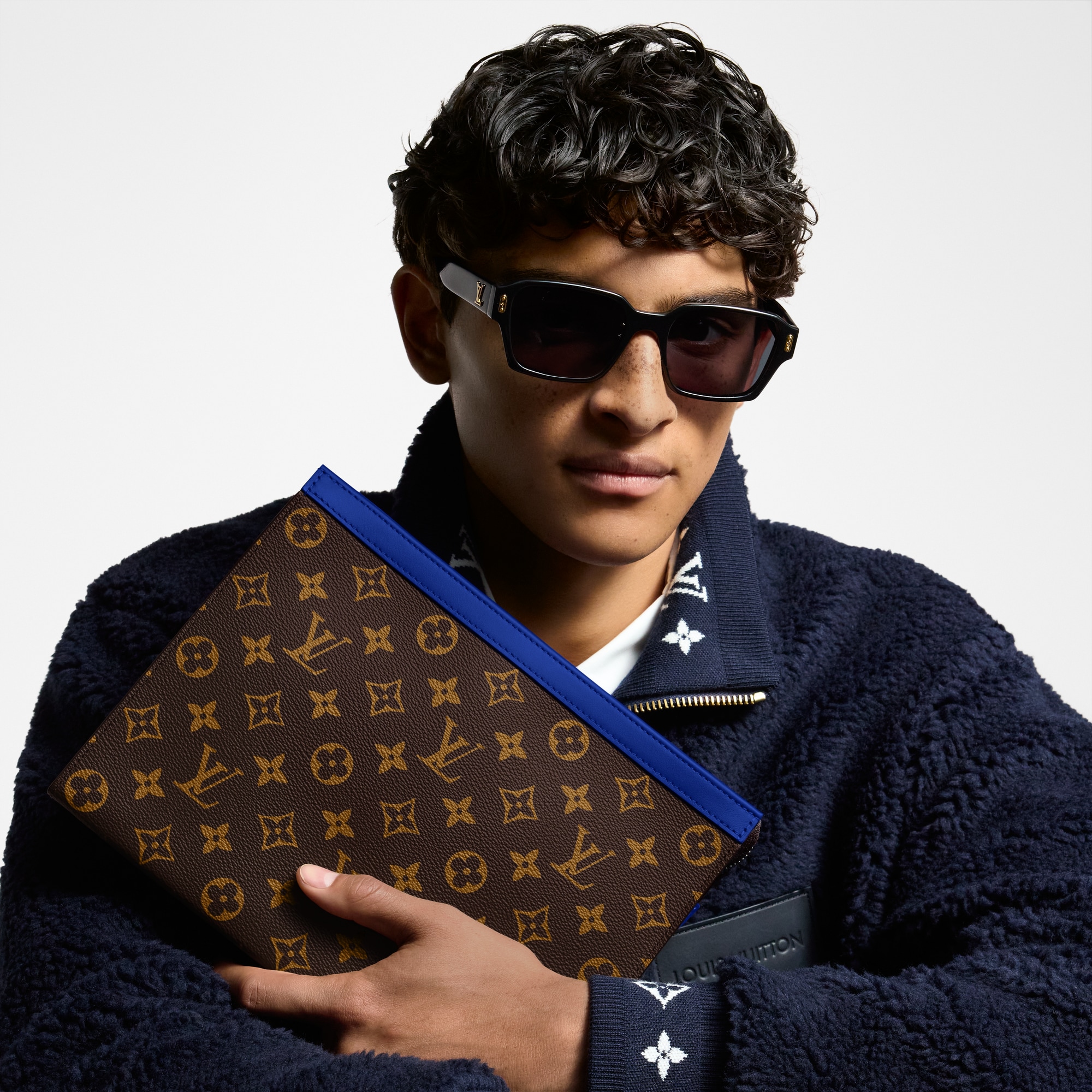 G73 Small Leather Goods Pouches Pochette Voyage MM | Louis Vuitton ® (Product zoom)