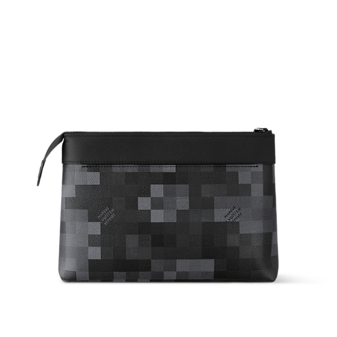 Damoflage Family Month Gift Guide } Pochette Voyage Souple | Louis Vuitton ® (Product zoom)