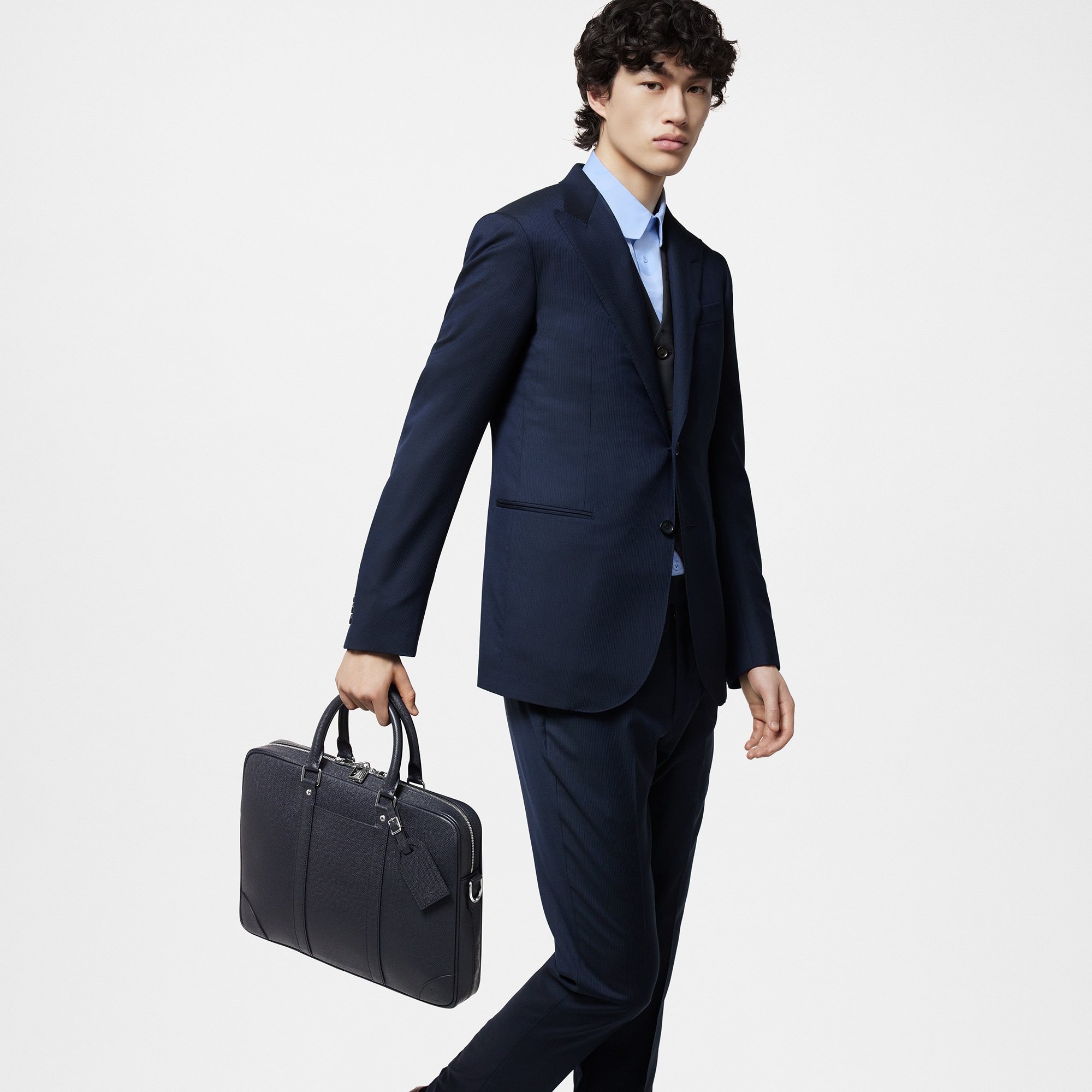 Monogram Other Discontinued Product Obs 13 Porte Documents Voyage PM | Louis Vuitton ® (Product zoom)