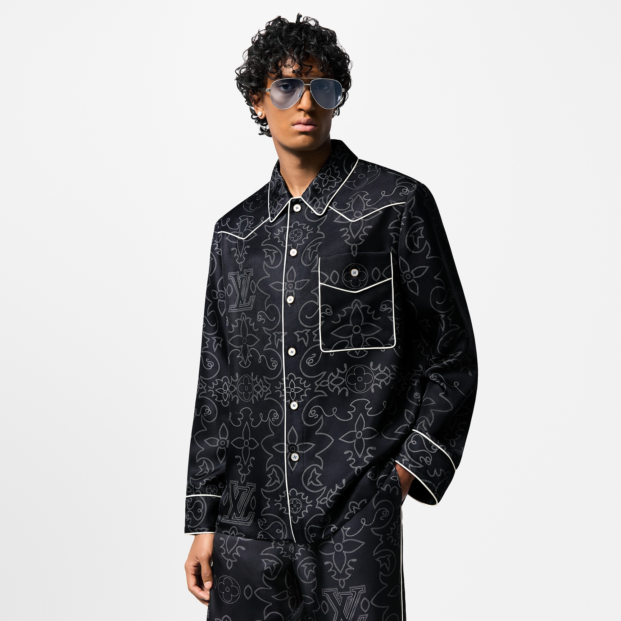  Ready-to-Wear Coats and Outerwear Printed Long-Sleeved Silk Pyjama Overshirt | Louis Vuitton ® (Product zoom)