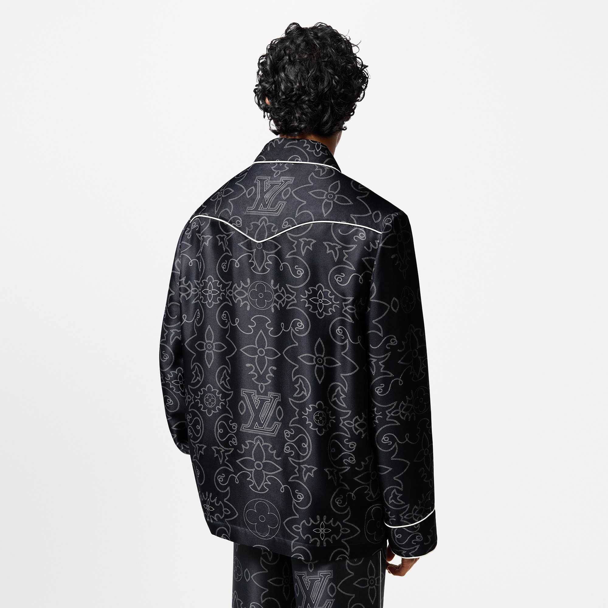 Ready-to-Wear Coats and Outerwear Printed Long-Sleeved Silk Pyjama Overshirt | Louis Vuitton ® (Product zoom)