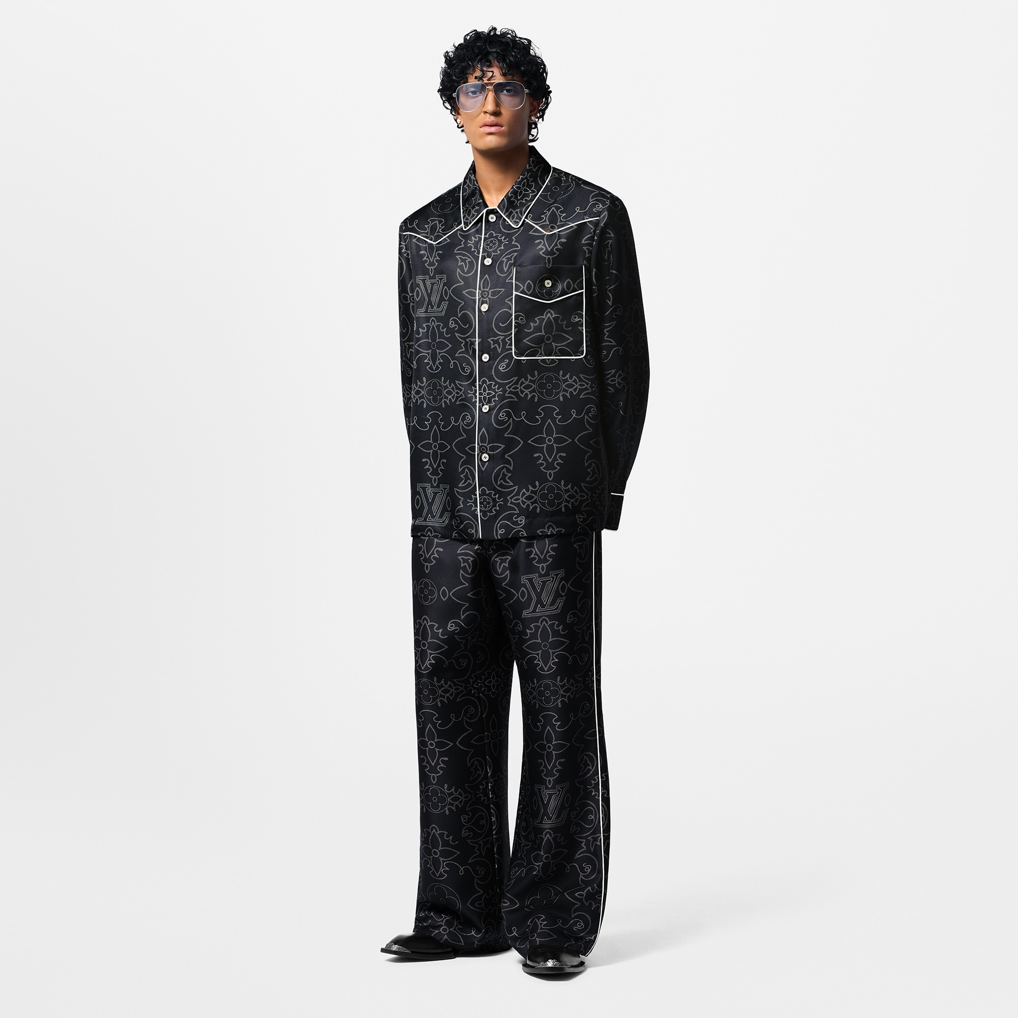  Ready-to-Wear Coats and Outerwear Printed Long-Sleeved Silk Pyjama Overshirt | Louis Vuitton ® (Product zoom)