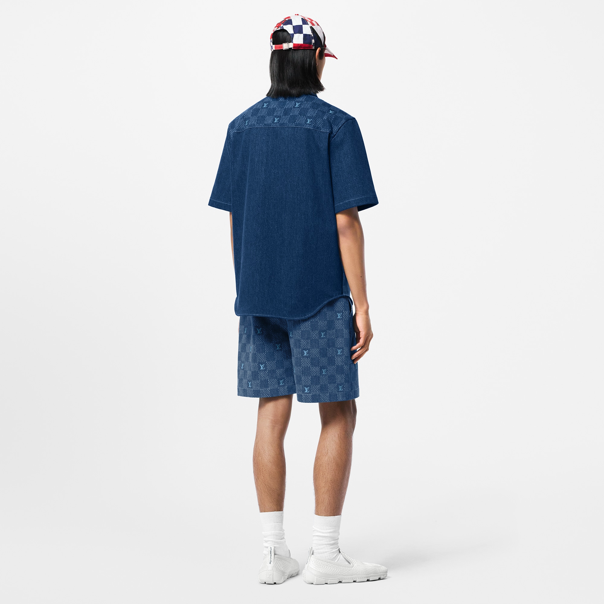  Ready-to-Wear Shirts Printed Short-Sleeved Denim Shirt | Louis Vuitton ® (Product zoom)
