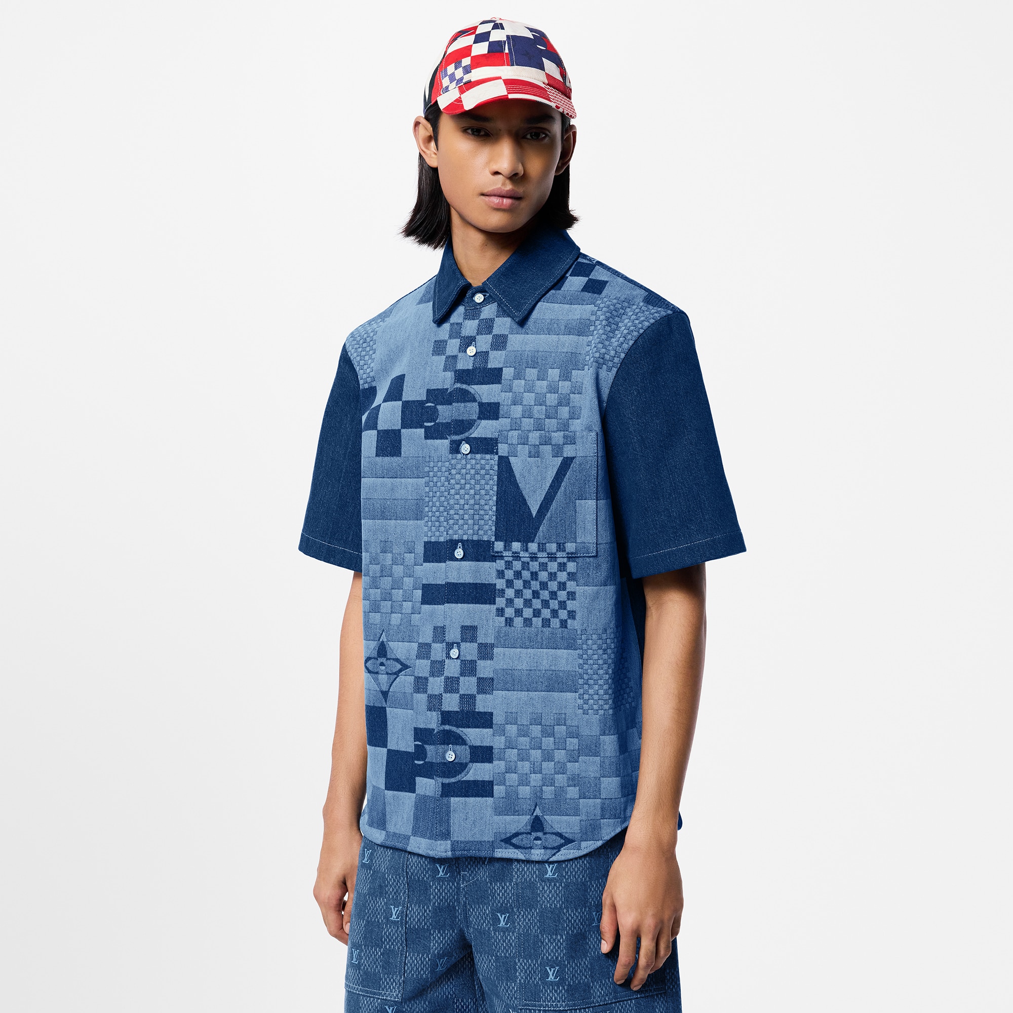  Ready-to-Wear Shirts Printed Short-Sleeved Denim Shirt | Louis Vuitton ® (Product zoom)