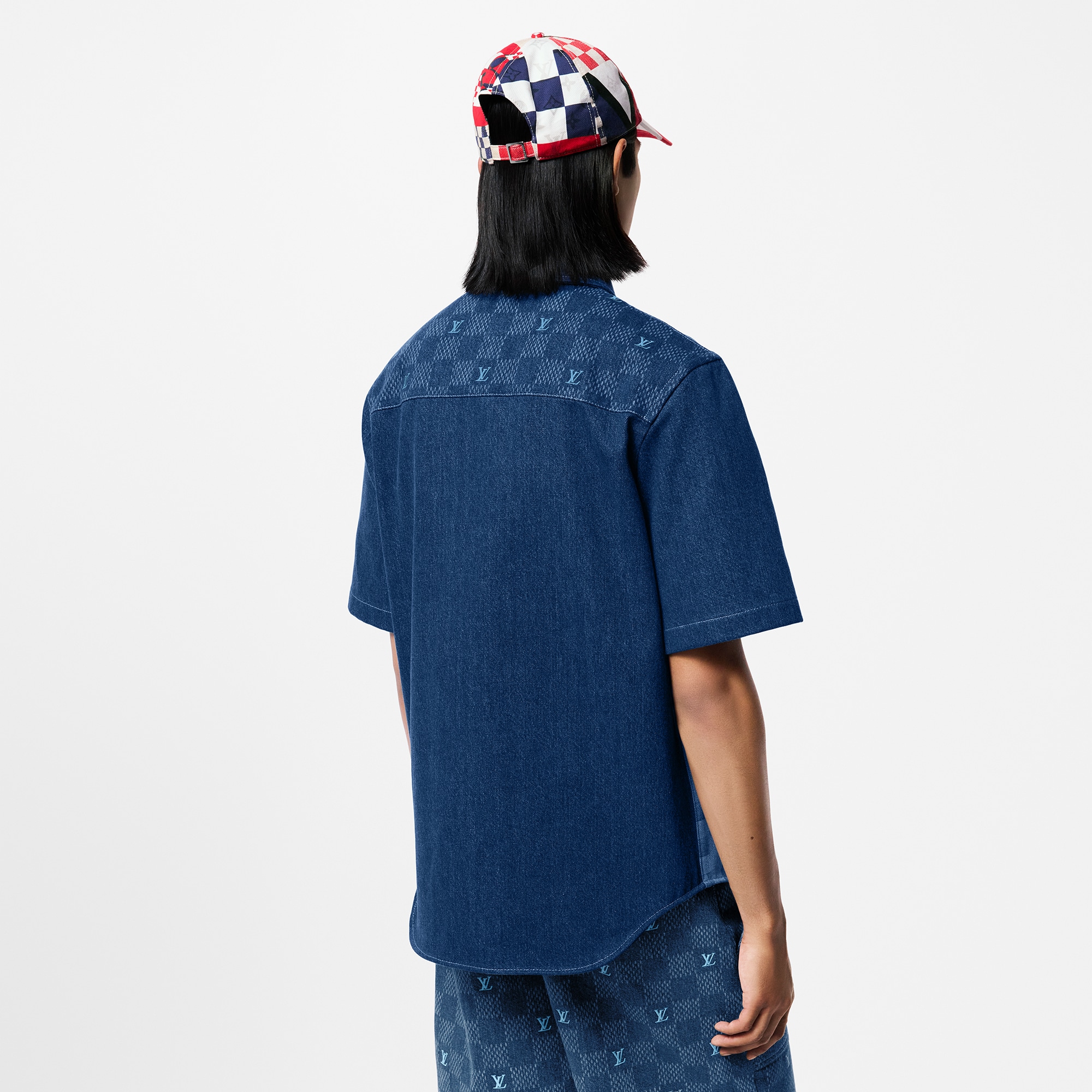  Ready-to-Wear Shirts Printed Short-Sleeved Denim Shirt | Louis Vuitton ® (Product zoom)