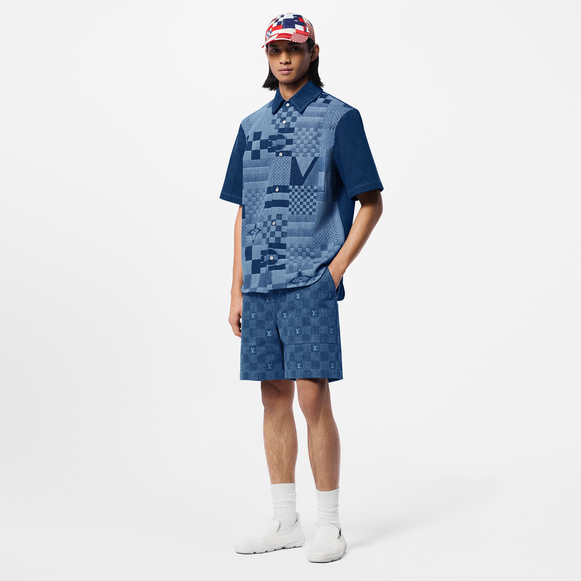  Ready-to-Wear Shirts Printed Short-Sleeved Denim Shirt | Louis Vuitton ® (Product zoom)