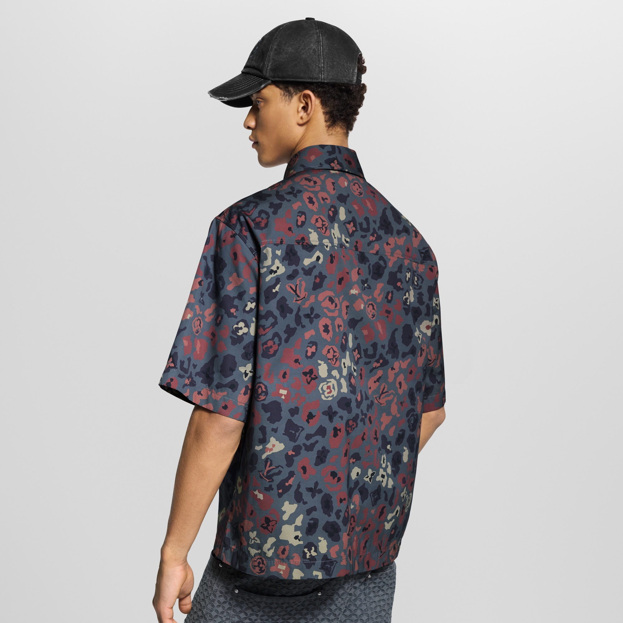  Ready-to-Wear Shirts Printed Short-Sleeved Workwear Shirt | Louis Vuitton ® (Product zoom)