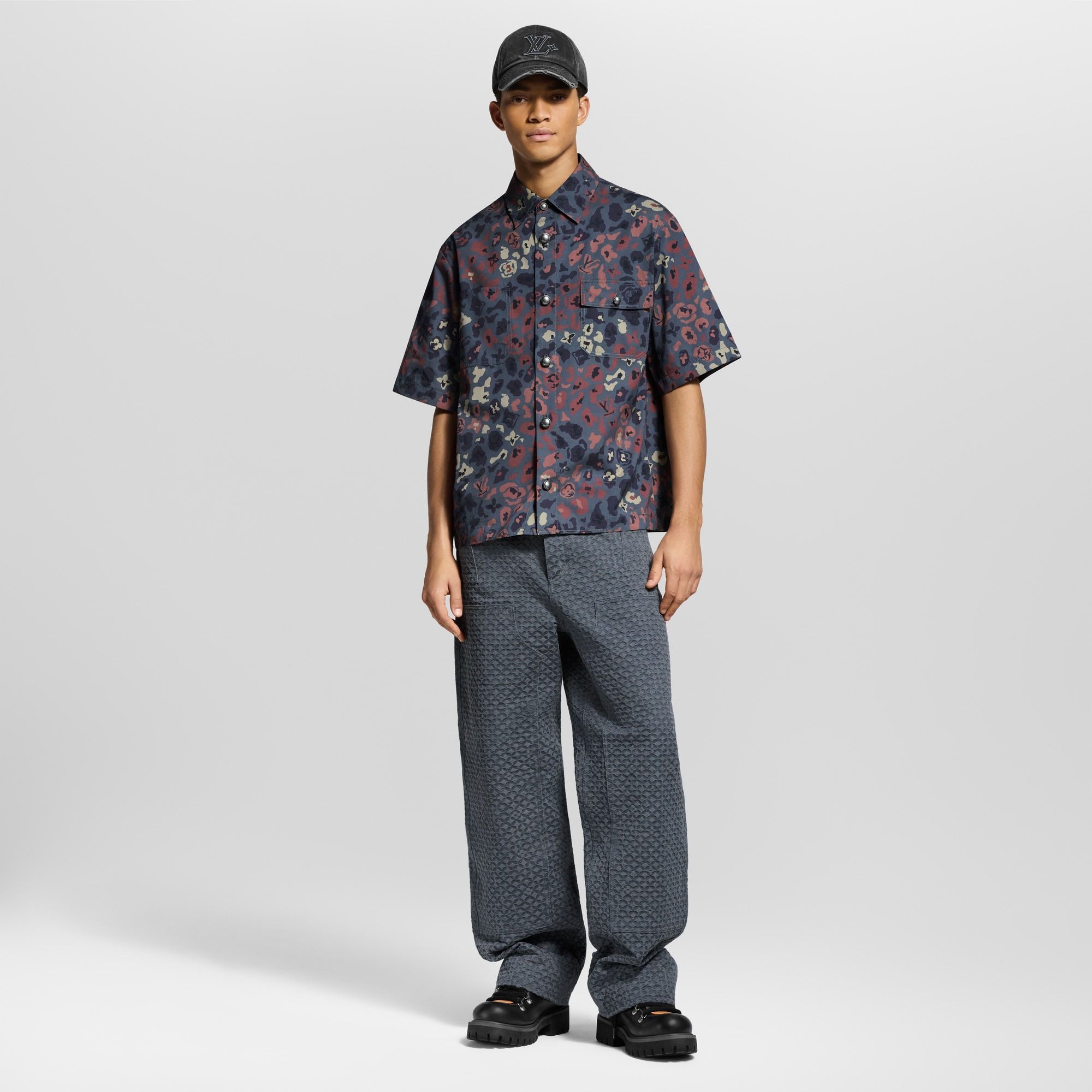  Ready-to-Wear Shirts Printed Short-Sleeved Workwear Shirt | Louis Vuitton ® (Product zoom)