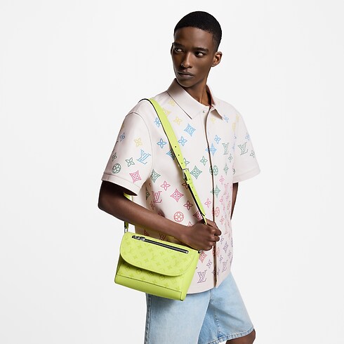 Taigarama Women's Bags Newness Pulse Messenger | Louis Vuitton ® (Product zoom)