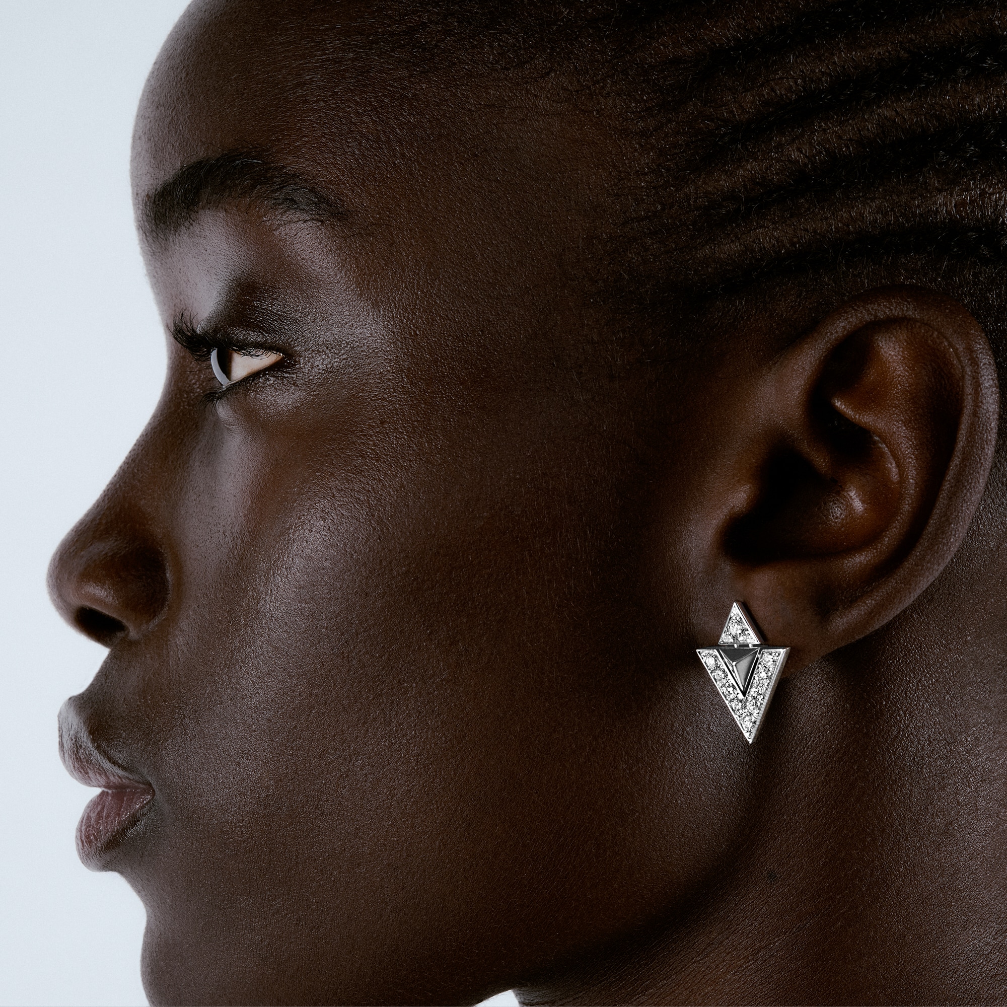  Categories Earrings Pure V Earrings, White Gold and Diamonds | Louis Vuitton ® (Product zoom)