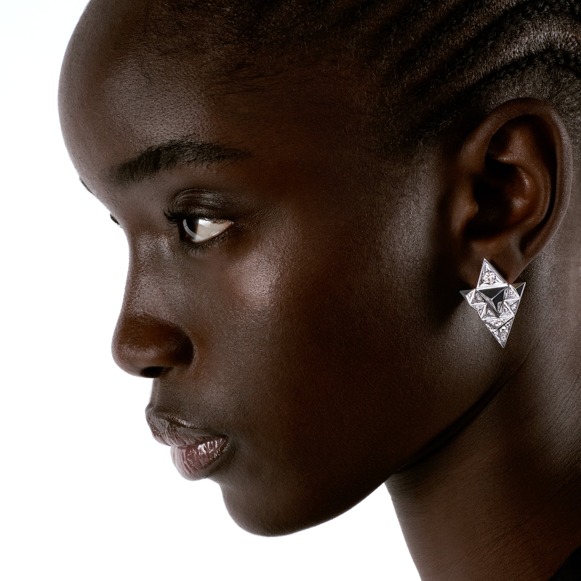  Categories Earrings Pure V Earrings, White Gold and Diamonds | Louis Vuitton ® (Product zoom)