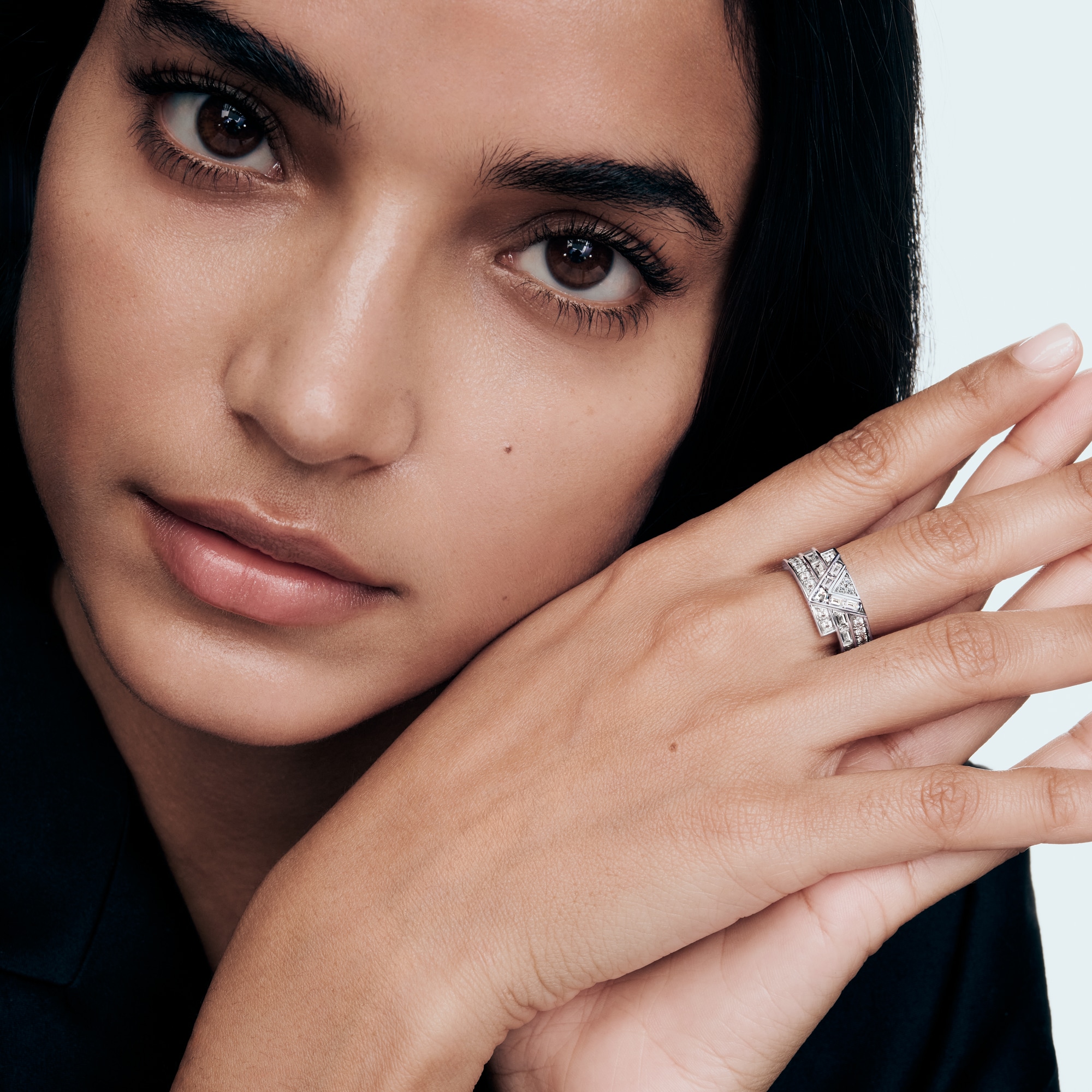 Pure V Ring, White Gold and Diamonds - Les Extraordinaires 