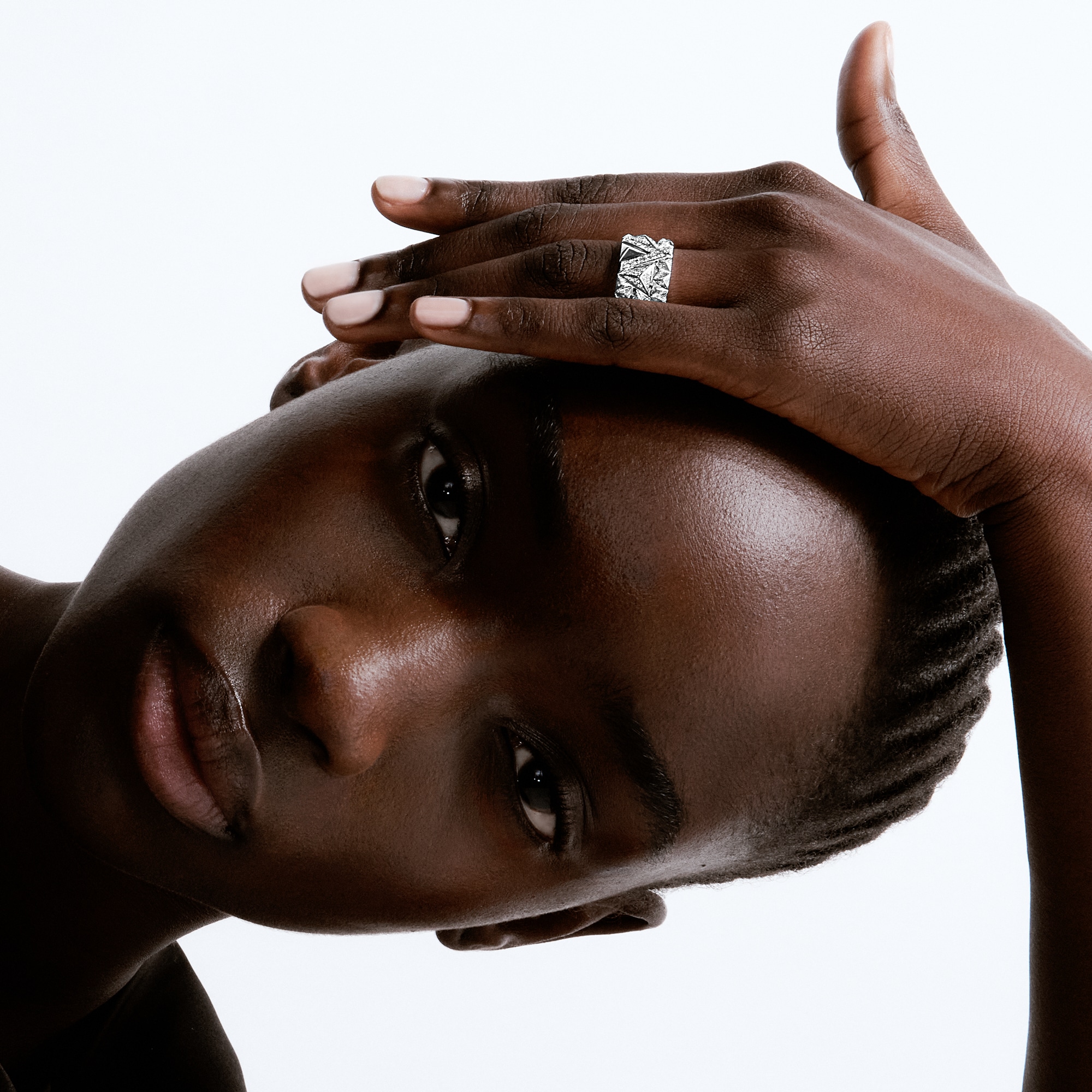  Categories Rings Pure V Ring, White Gold and Diamonds | Louis Vuitton ® (Product zoom)