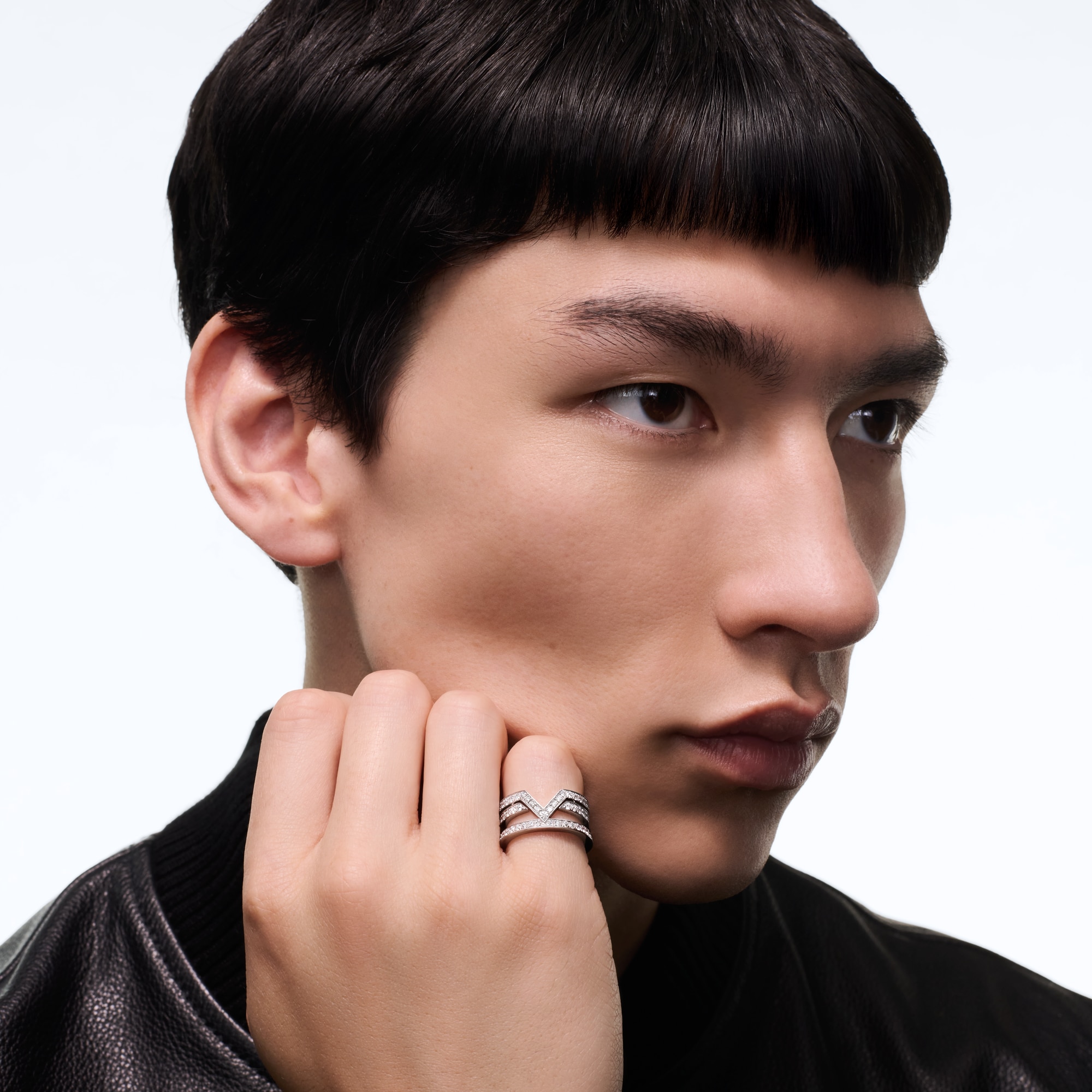  Jewelry Rings Pure V Ring, White Gold and Diamonds | Louis Vuitton ® (Product zoom)