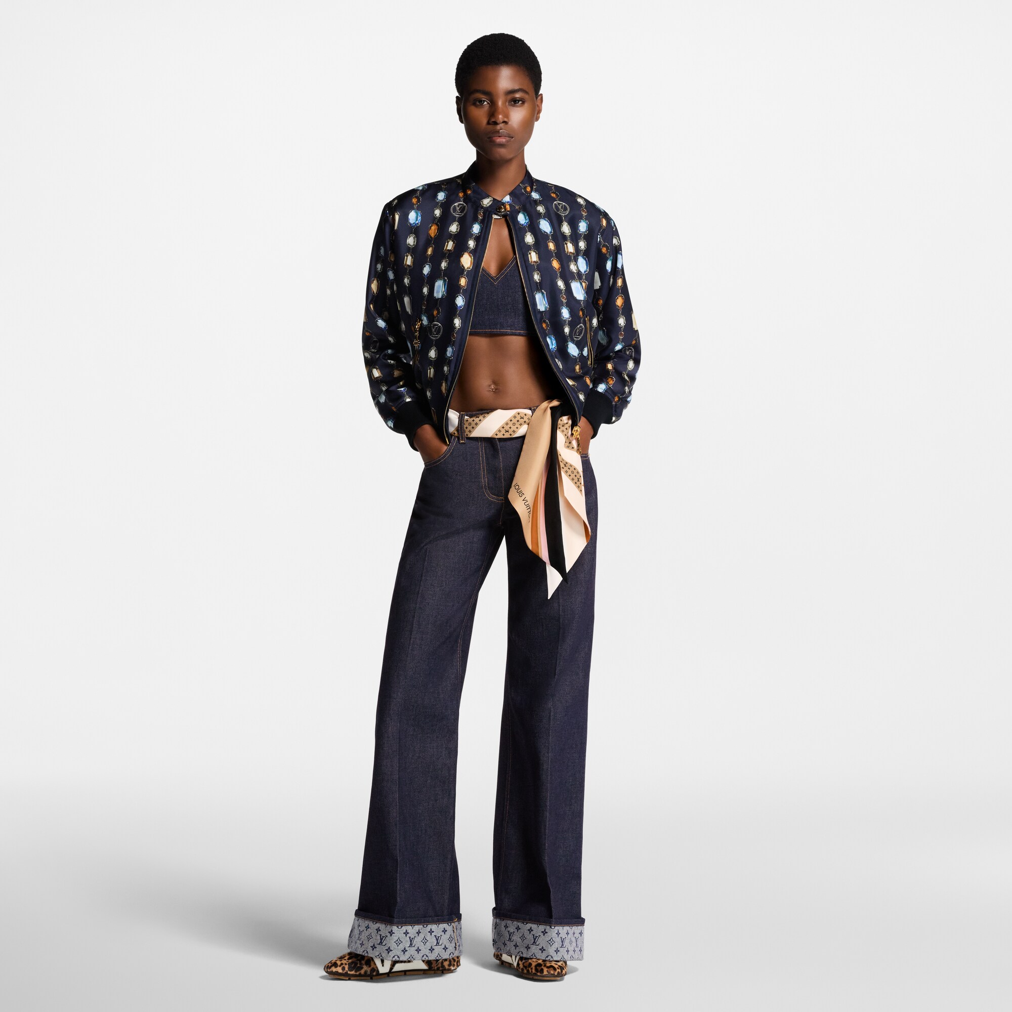  Ready-to-Wear Coats and Jackets Reversible Necklace Bomber Jacket | Louis Vuitton ® (Product zoom)