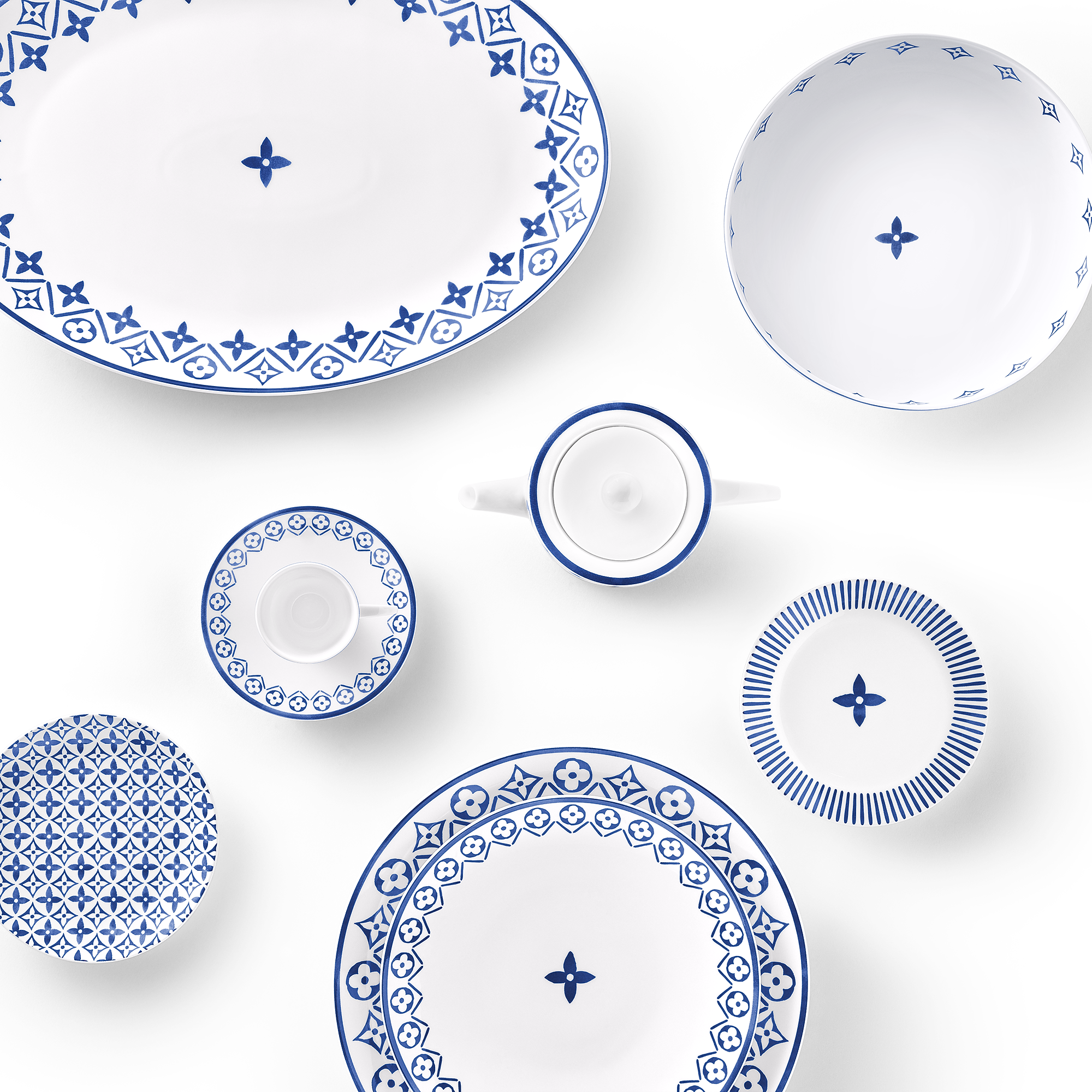 Set Of 2 Dinner Plates Monogram Flower Tile