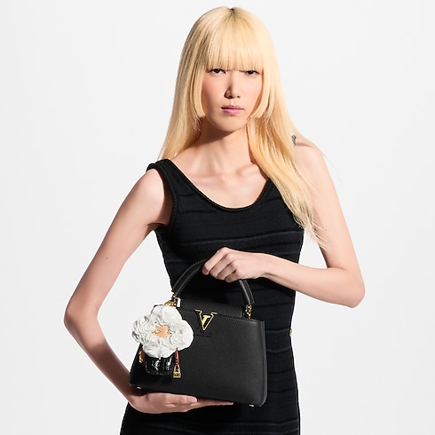 S00 Accessories Key Chains and Bag Charms Set Vivienne Fashionista Les Exceptionnelles | Louis Vuitton ® (Product zoom)