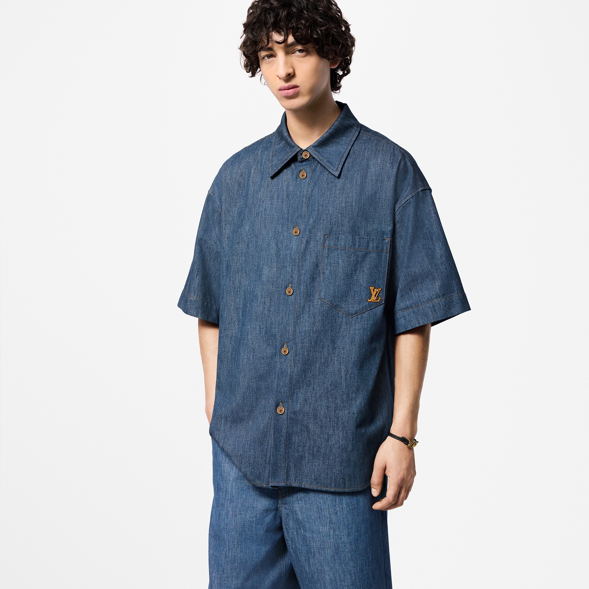  Ready-to-Wear Shirts Short-Sleeved Cotton Chambray Shirt | Louis Vuitton ® (Product zoom)