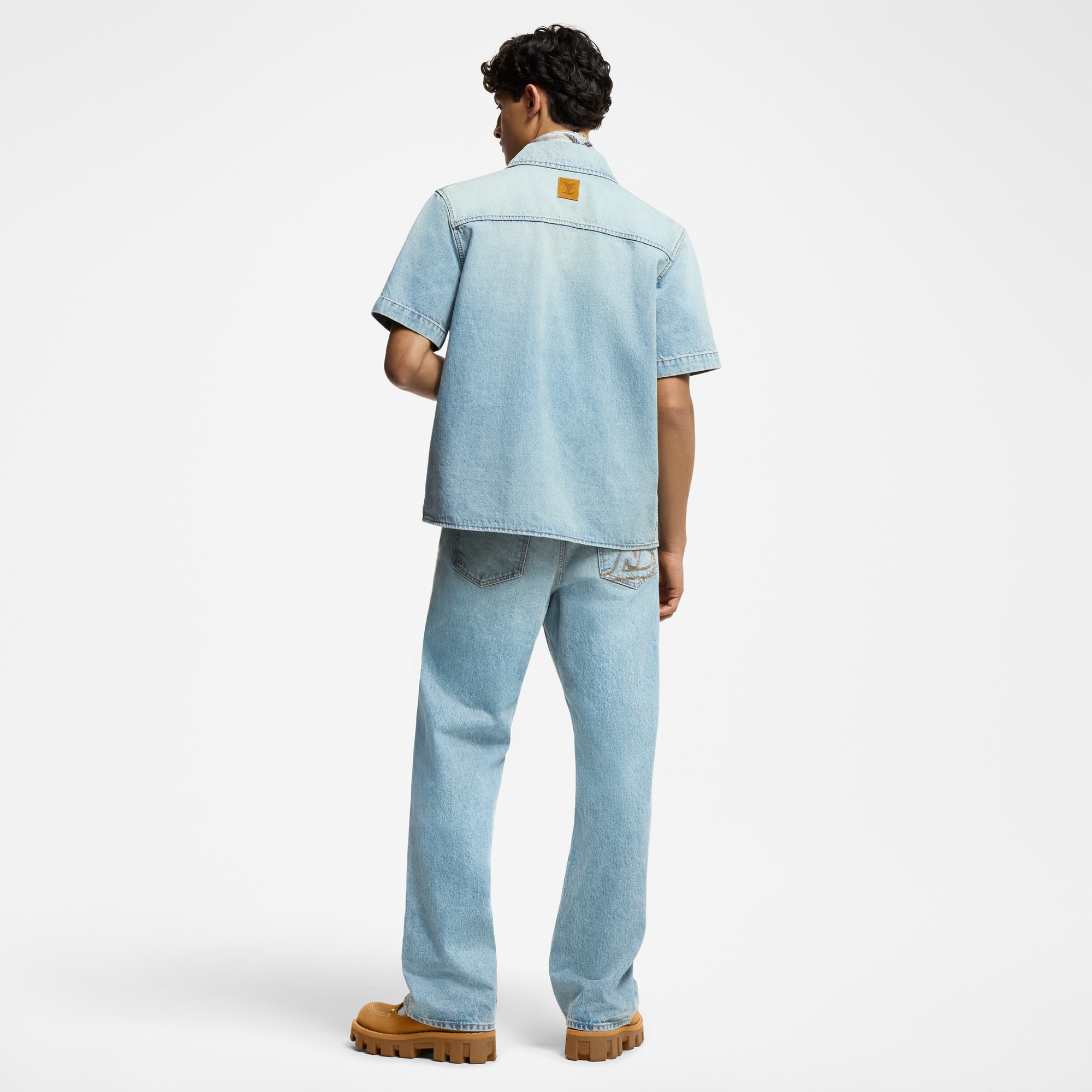  Ready-to-Wear Shirts Short-Sleeved Denim Shirt | Louis Vuitton ® (Product zoom)