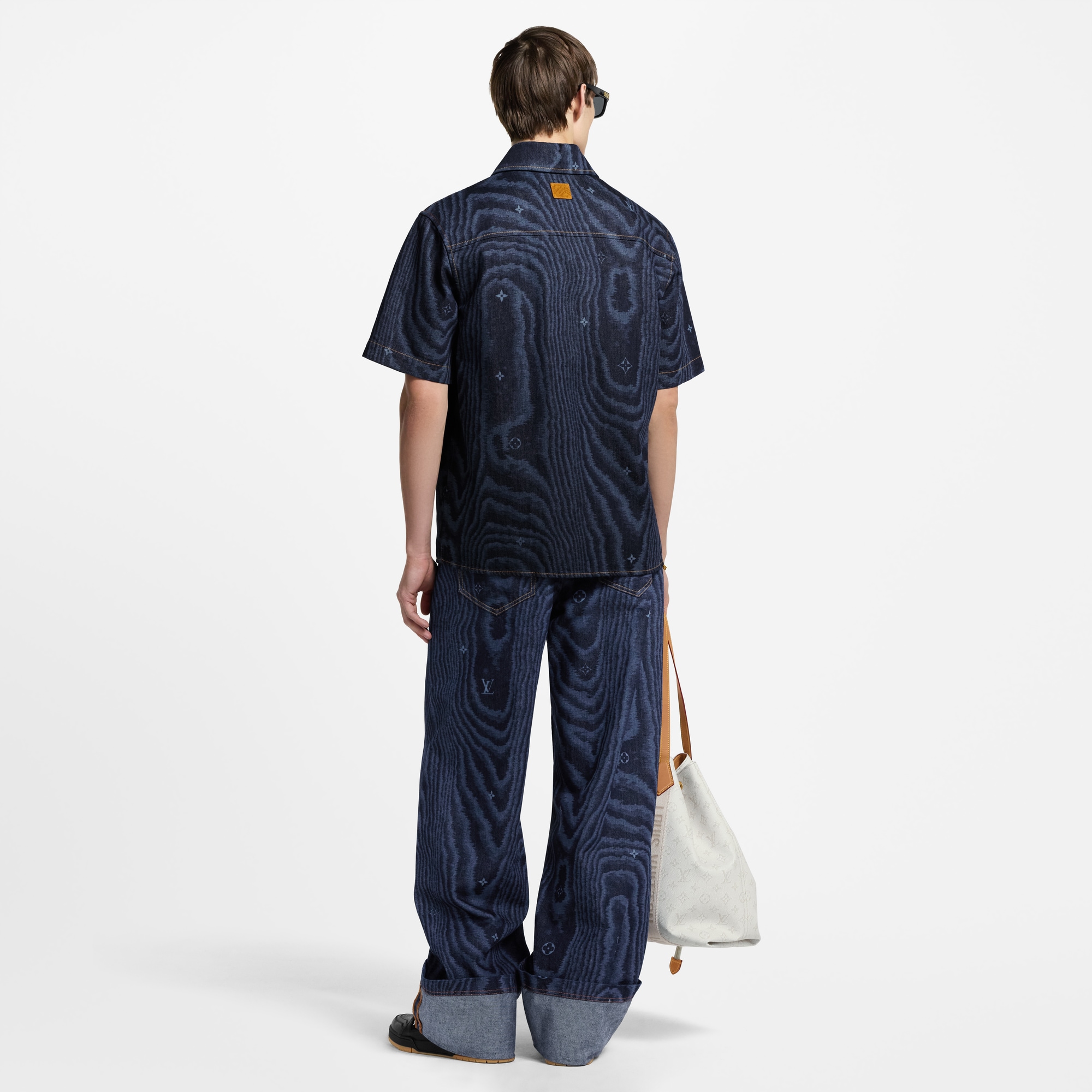  Ready-to-Wear Shirts Short-Sleeved Denim Shirt | Louis Vuitton ® (Product zoom)
