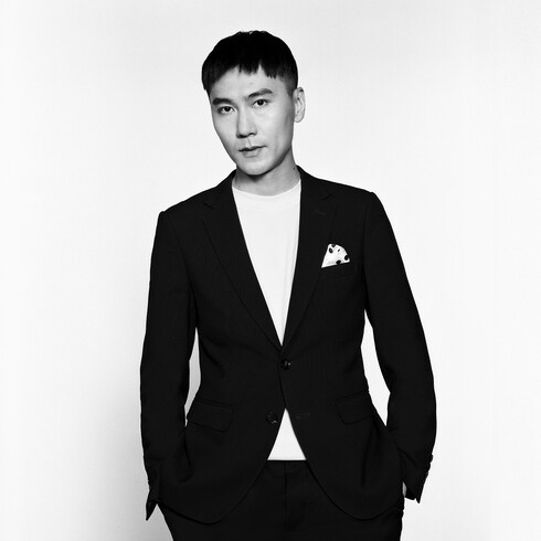 Home and Art of Dining Furniture Signature Armchair Outdoor By Frank Chou | Louis Vuitton ®