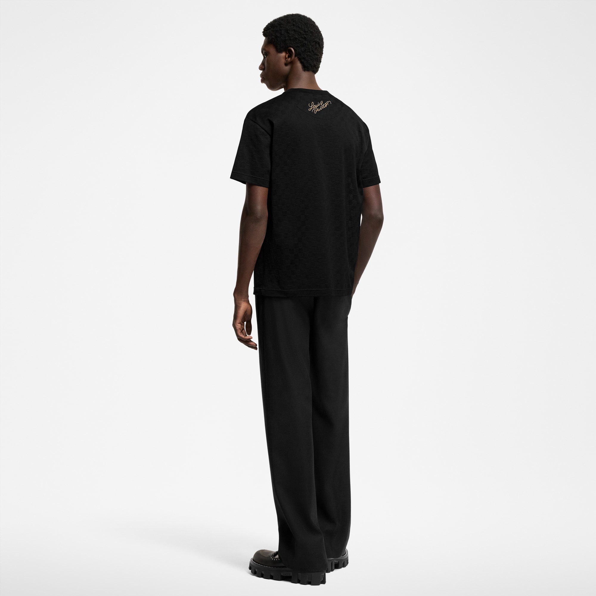  Ready-to-Wear T-Shirts and Polos Signature Patch Cotton T-Shirt | Louis Vuitton ® (Product zoom)