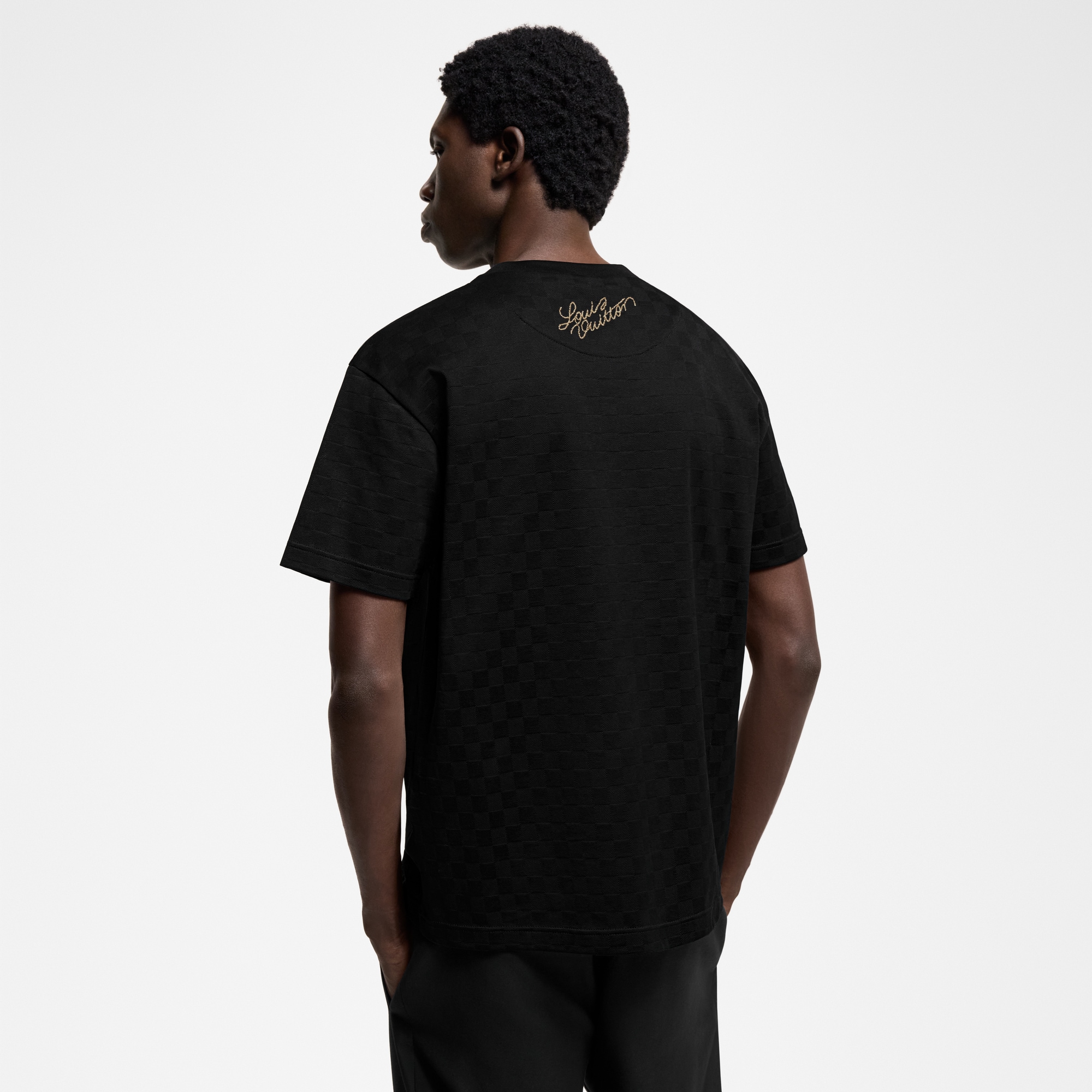  Ready-to-Wear T-Shirts and Polos Signature Patch Cotton T-Shirt | Louis Vuitton ® (Product zoom)