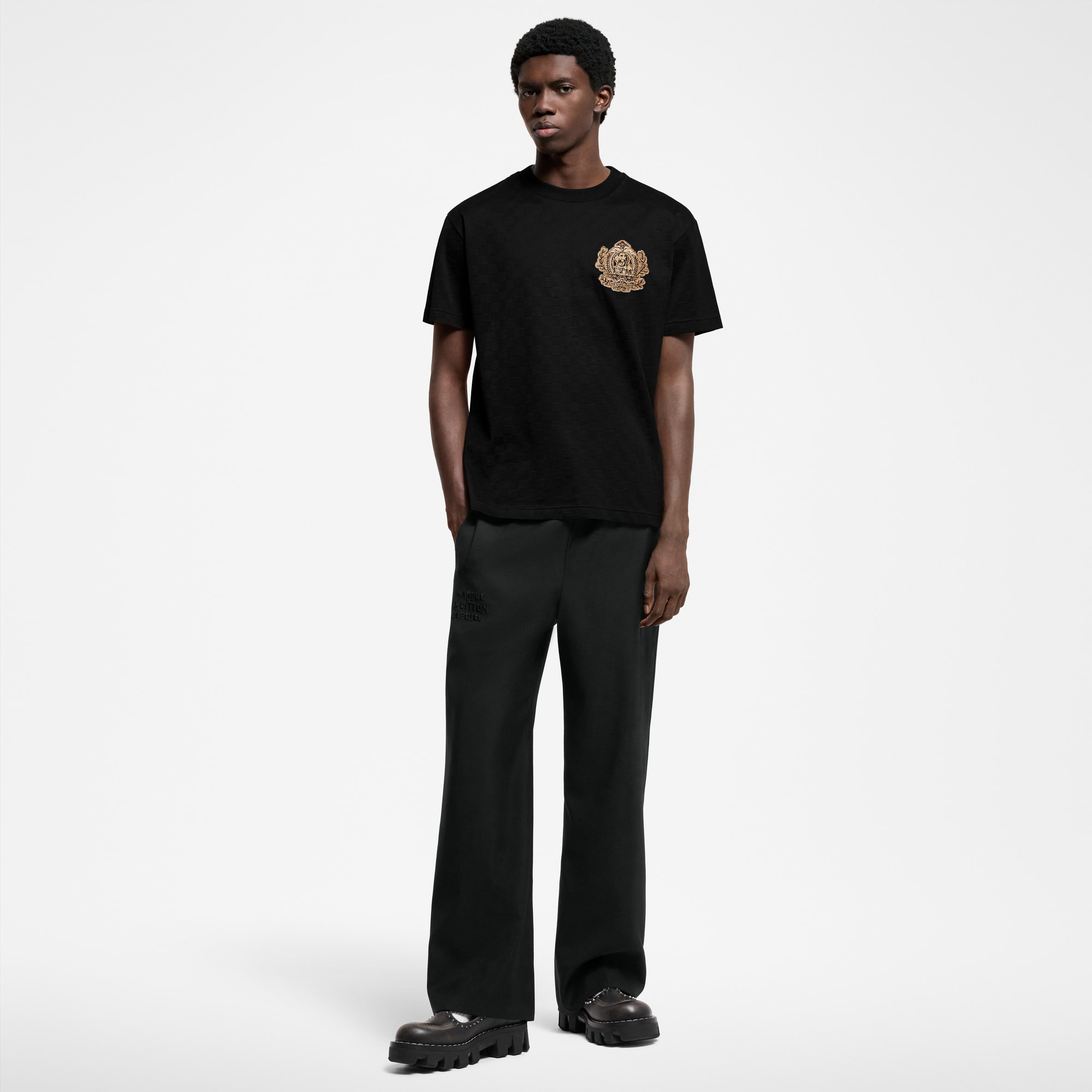  Ready-to-Wear T-Shirts and Polos Signature Patch Cotton T-Shirt | Louis Vuitton ® (Product zoom)